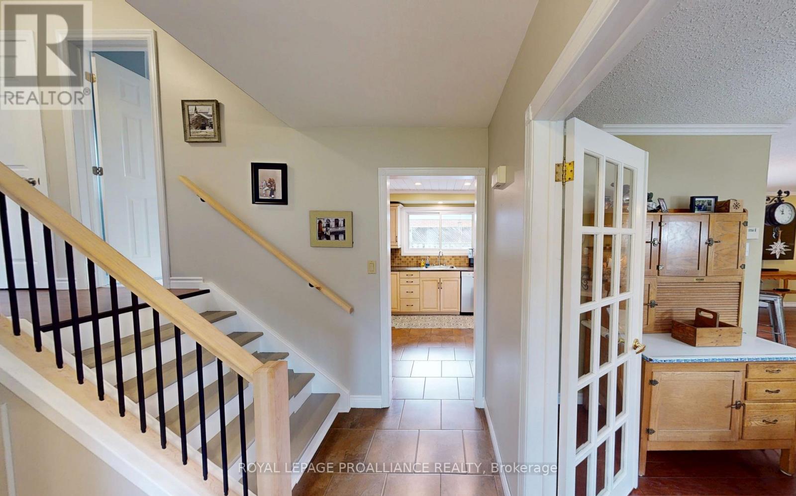 11 Stavebank Road, Belleville, Ontario  K8P 2N7 - Photo 2 - X12480137