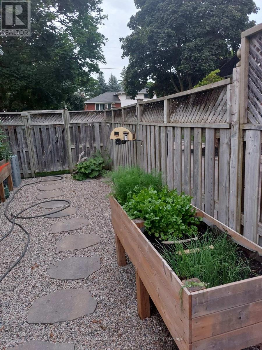 11 Stavebank Road, Belleville, Ontario  K8P 2N7 - Photo 24 - X12480137