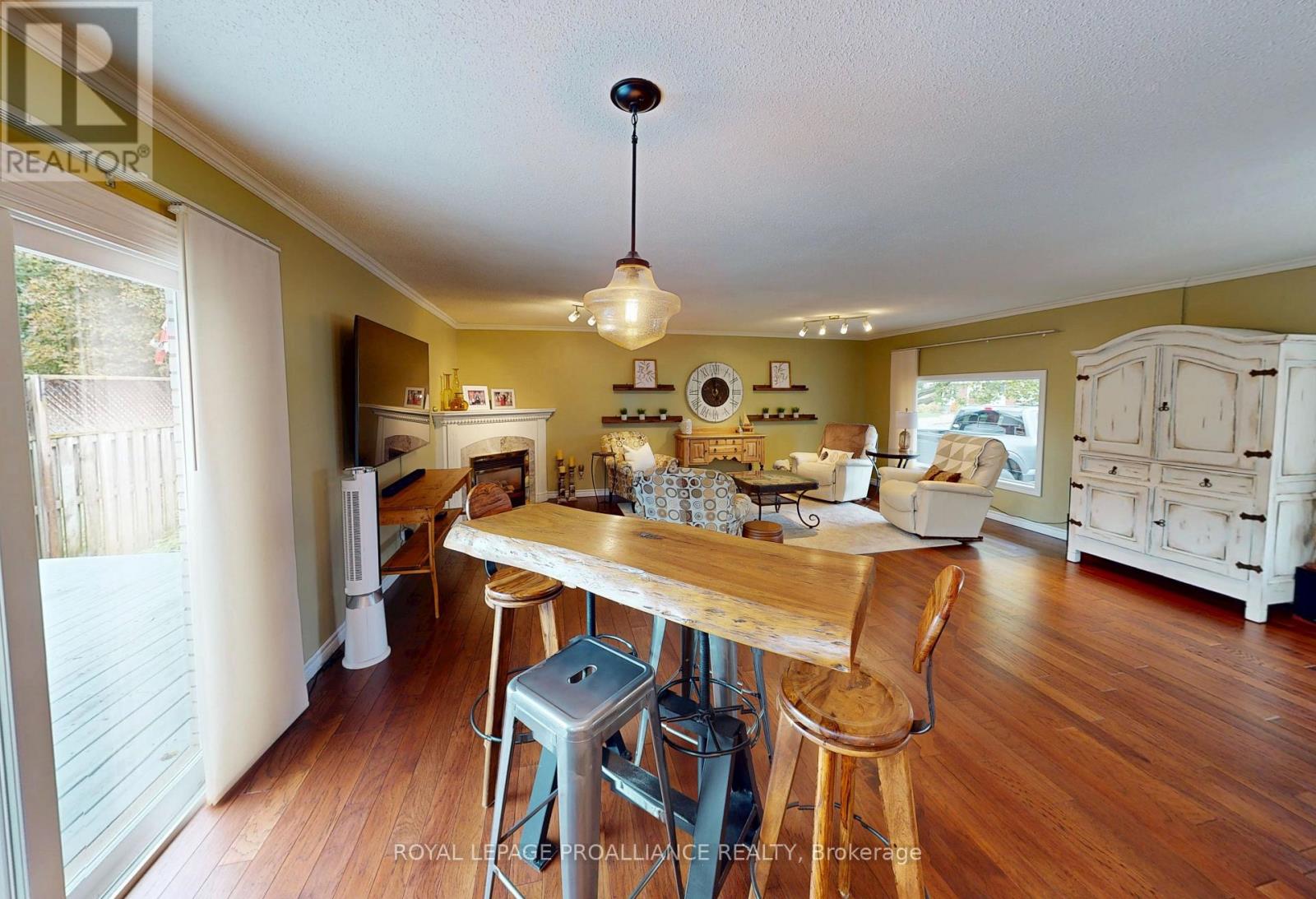 11 Stavebank Road, Belleville, Ontario  K8P 2N7 - Photo 5 - X12480137