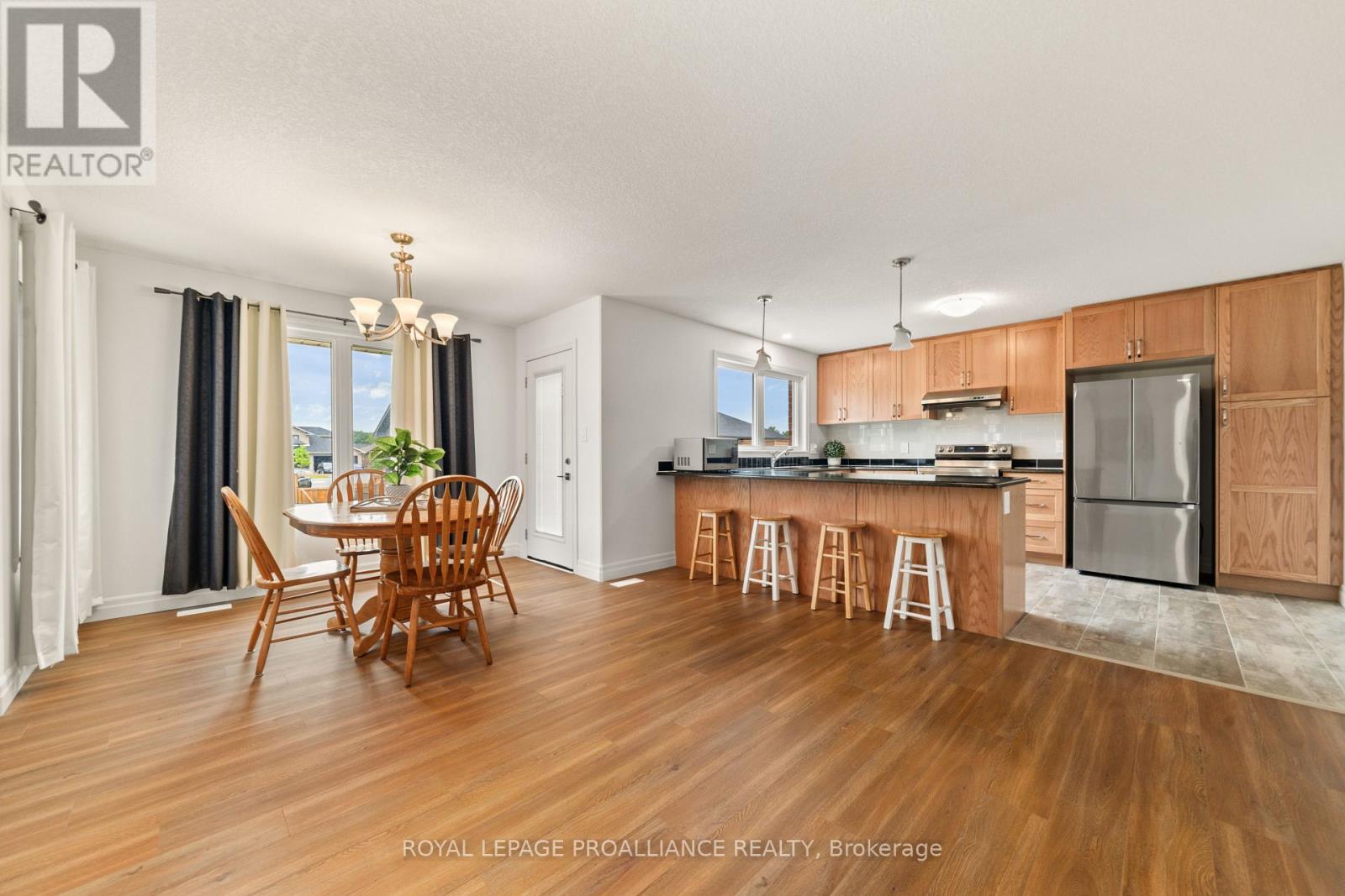 54 Lanark Drive, Belleville, Ontario  K8N 0G7 - Photo 11 - X12480230