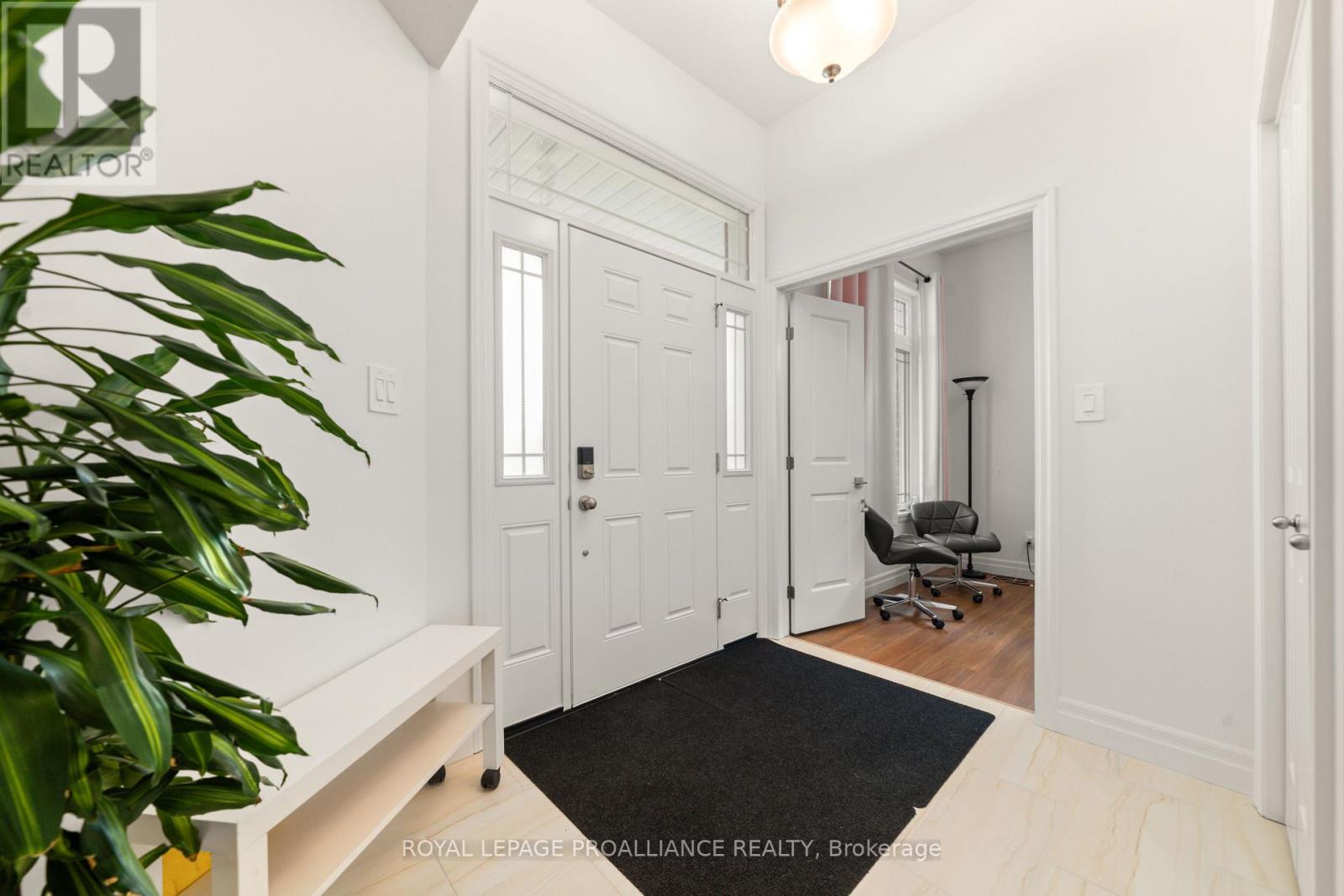 54 Lanark Drive, Belleville, Ontario  K8N 0G7 - Photo 4 - X12480230