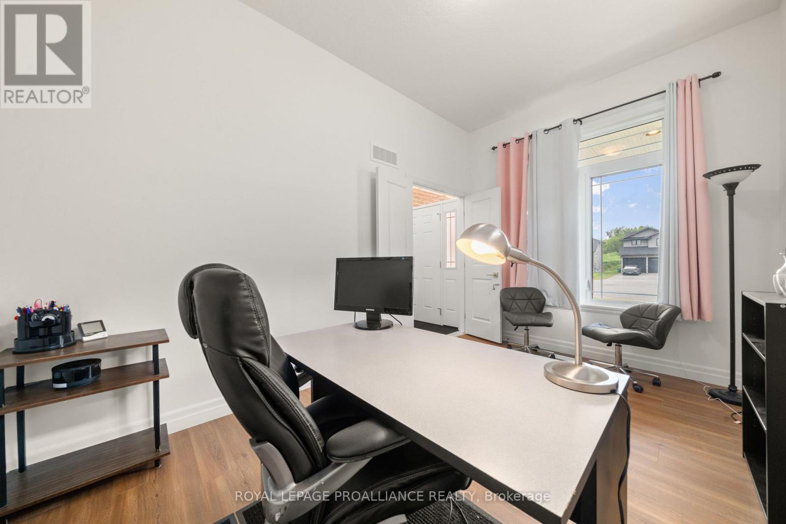 54 Lanark Drive, Belleville, Ontario  K8N 0G7 - Photo 7 - X12480230