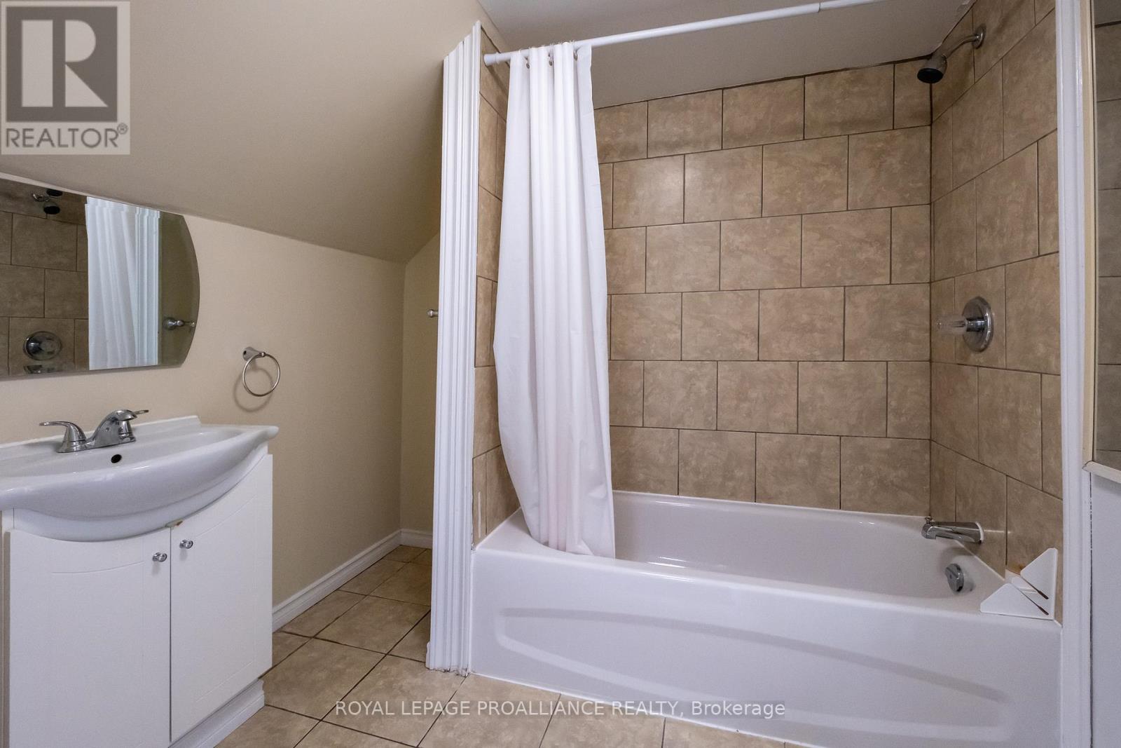 90 Dundas Street E, Belleville, Ontario  K8N 1C1 - Photo 15 - X12480290