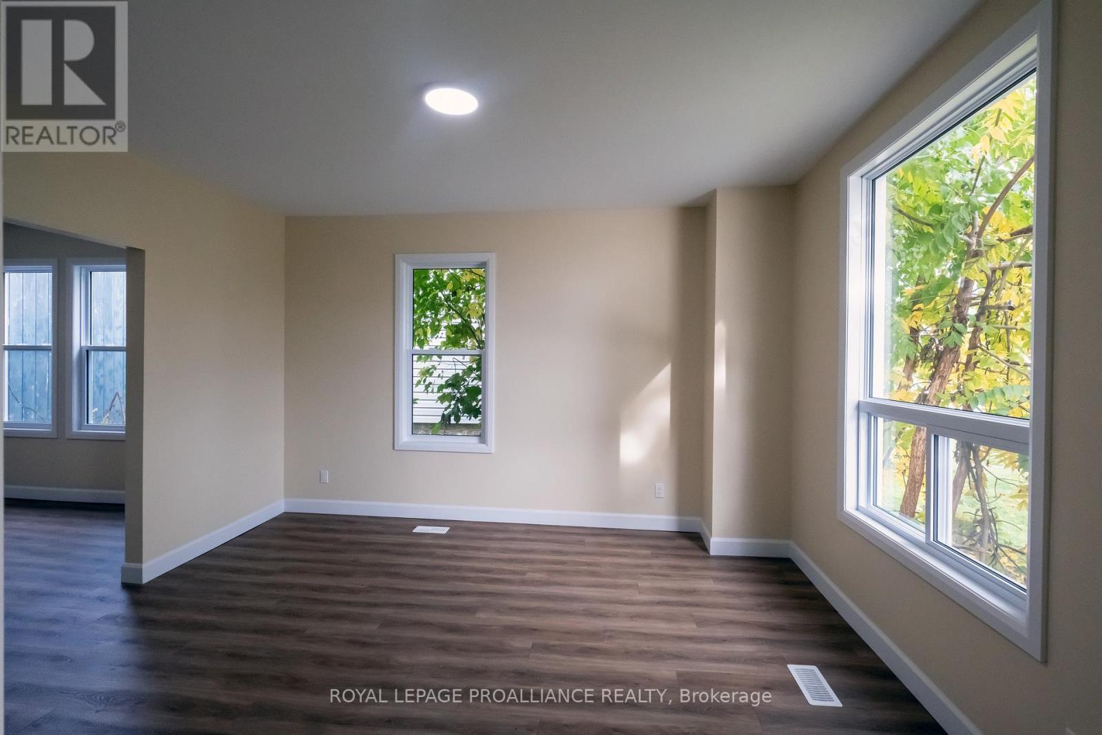 90 Dundas Street E, Belleville, Ontario  K8N 1C1 - Photo 16 - X12480290