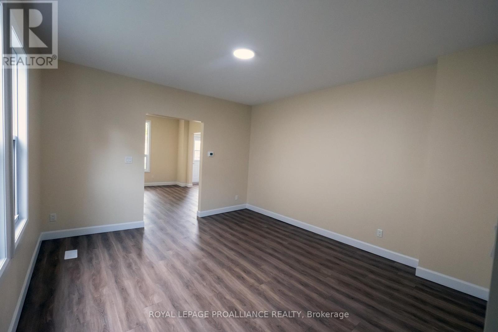 90 Dundas Street E, Belleville, Ontario  K8N 1C1 - Photo 18 - X12480290