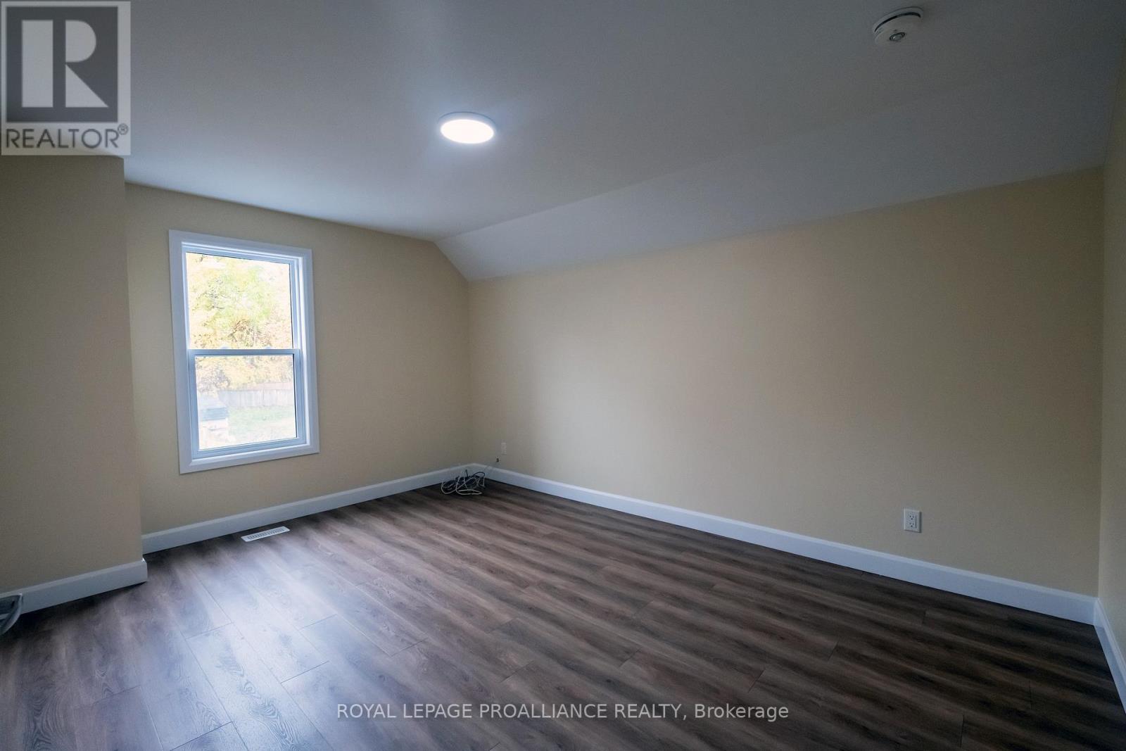 90 Dundas Street E, Belleville, Ontario  K8N 1C1 - Photo 23 - X12480290