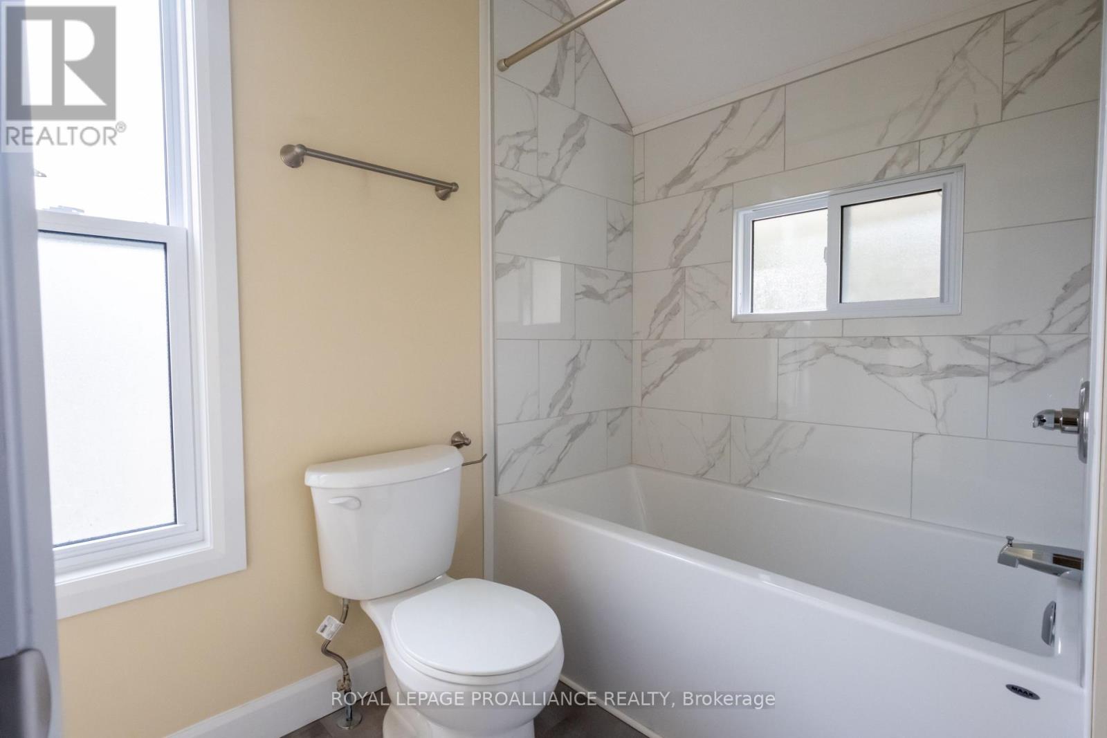 90 Dundas Street E, Belleville, Ontario  K8N 1C1 - Photo 25 - X12480290