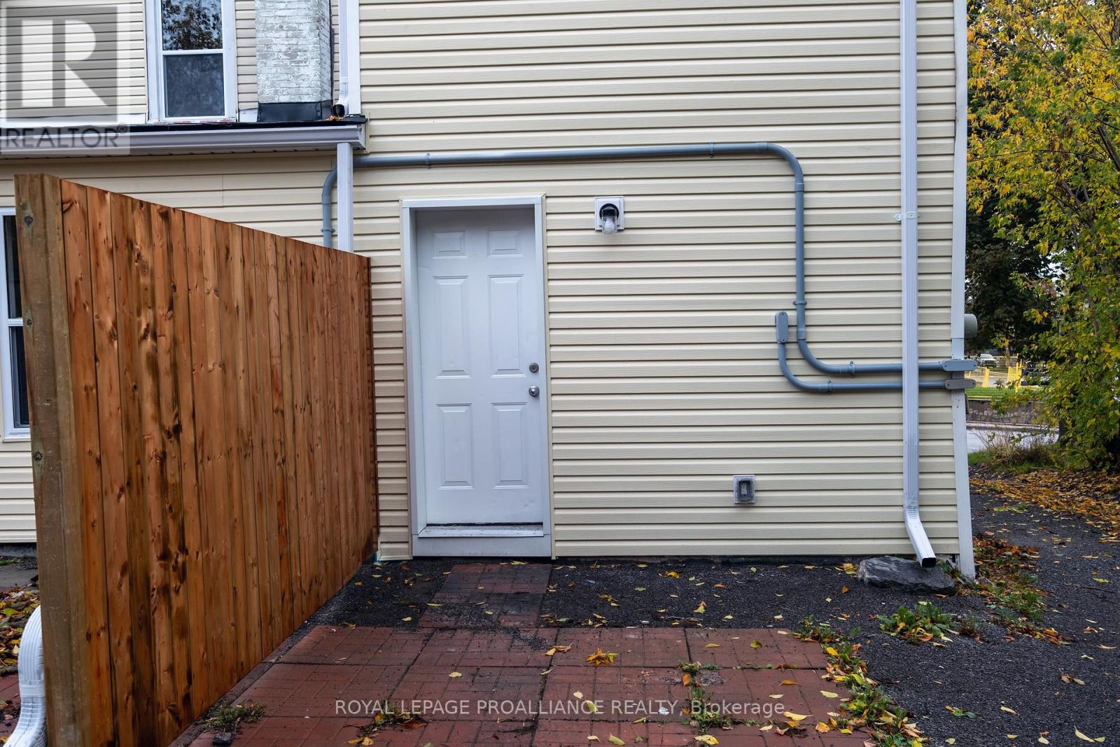 90 Dundas Street E, Belleville, Ontario  K8N 1C1 - Photo 29 - X12480290