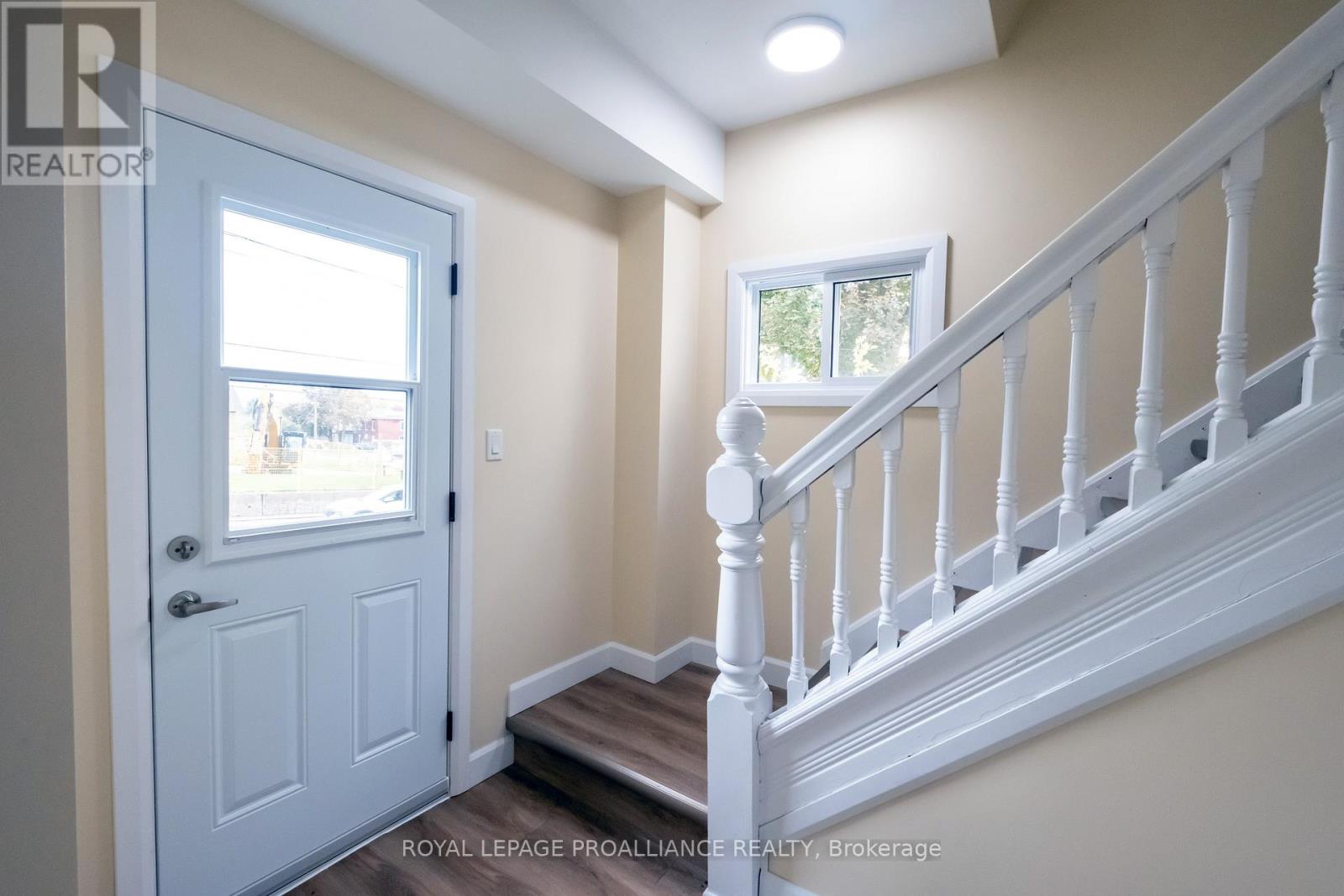90 Dundas Street E, Belleville, Ontario  K8N 1C1 - Photo 4 - X12480290
