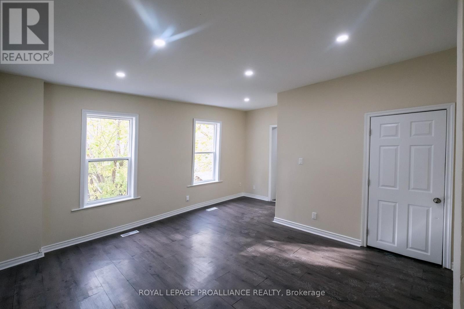 90 Dundas Street E, Belleville, Ontario  K8N 1C1 - Photo 5 - X12480290