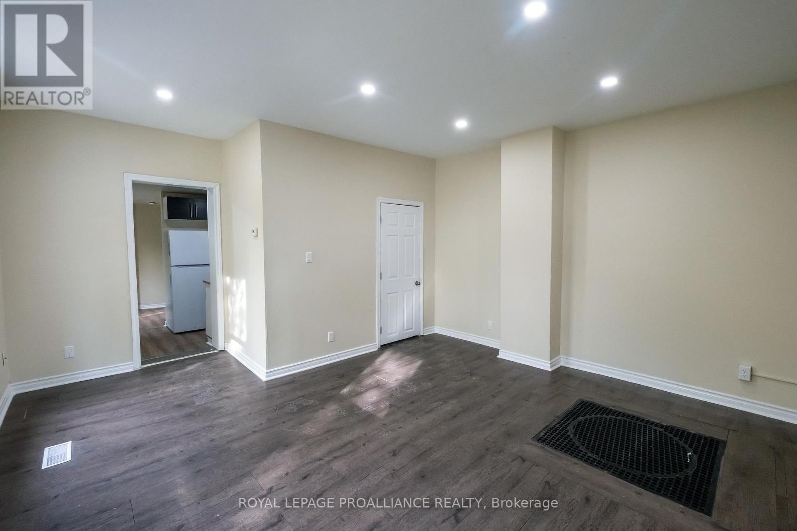 90 Dundas Street E, Belleville, Ontario  K8N 1C1 - Photo 6 - X12480290