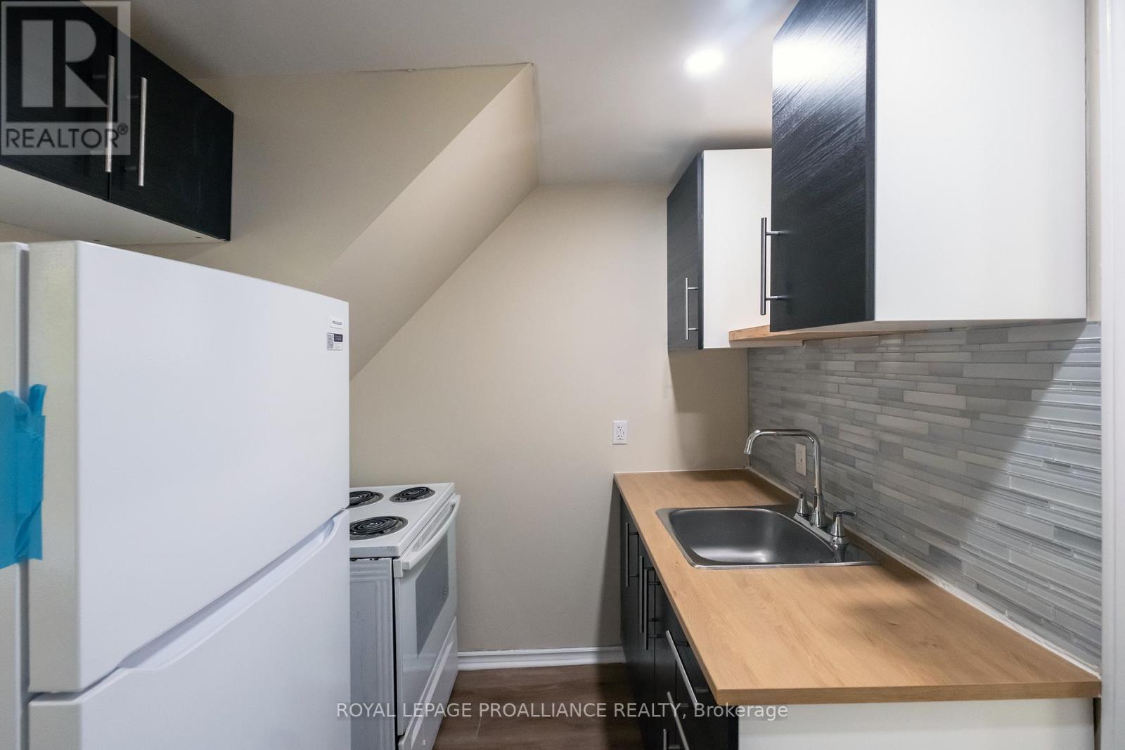 90 Dundas Street E, Belleville, Ontario  K8N 1C1 - Photo 8 - X12480290