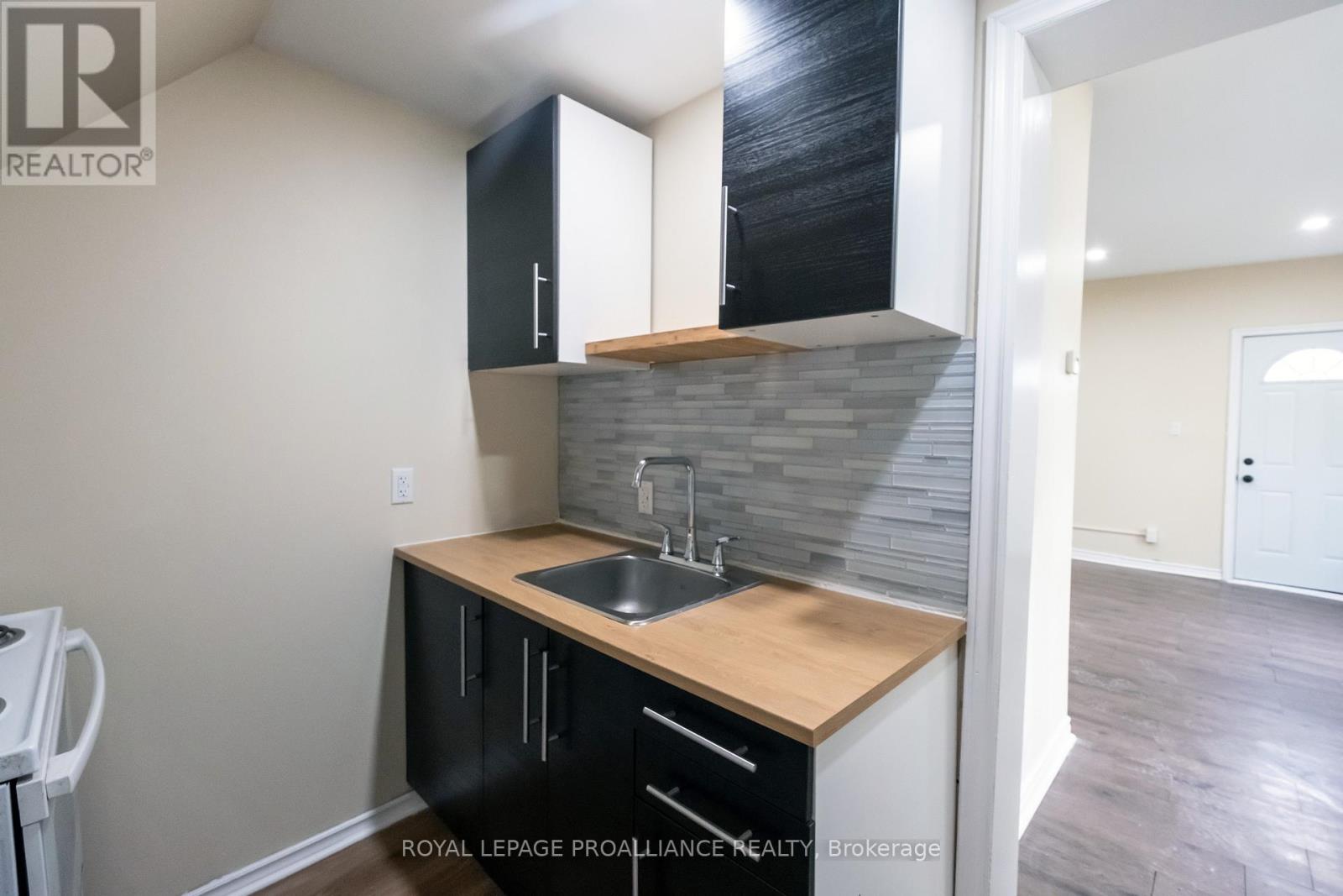 90 Dundas Street E, Belleville, Ontario  K8N 1C1 - Photo 9 - X12480290