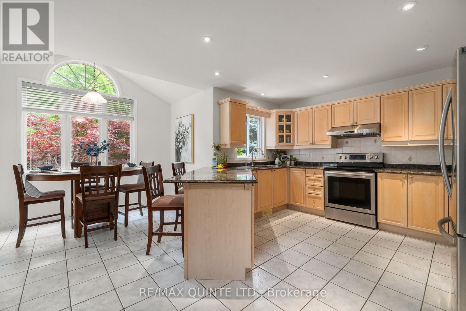 14 Hilton Place, Belleville, Ontario  K8P 5N2 - Photo 8 - X12484431