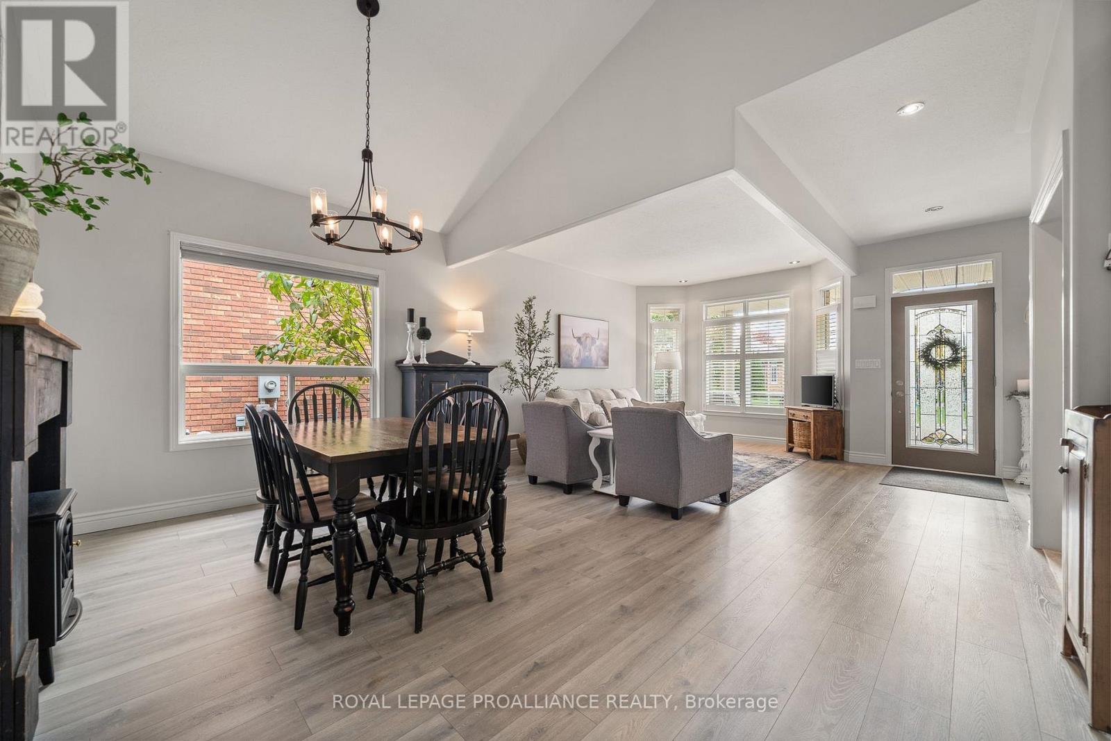 9 Spruce Gardens, Belleville, Ontario  K8N 5W3 - Photo 14 - X12485409