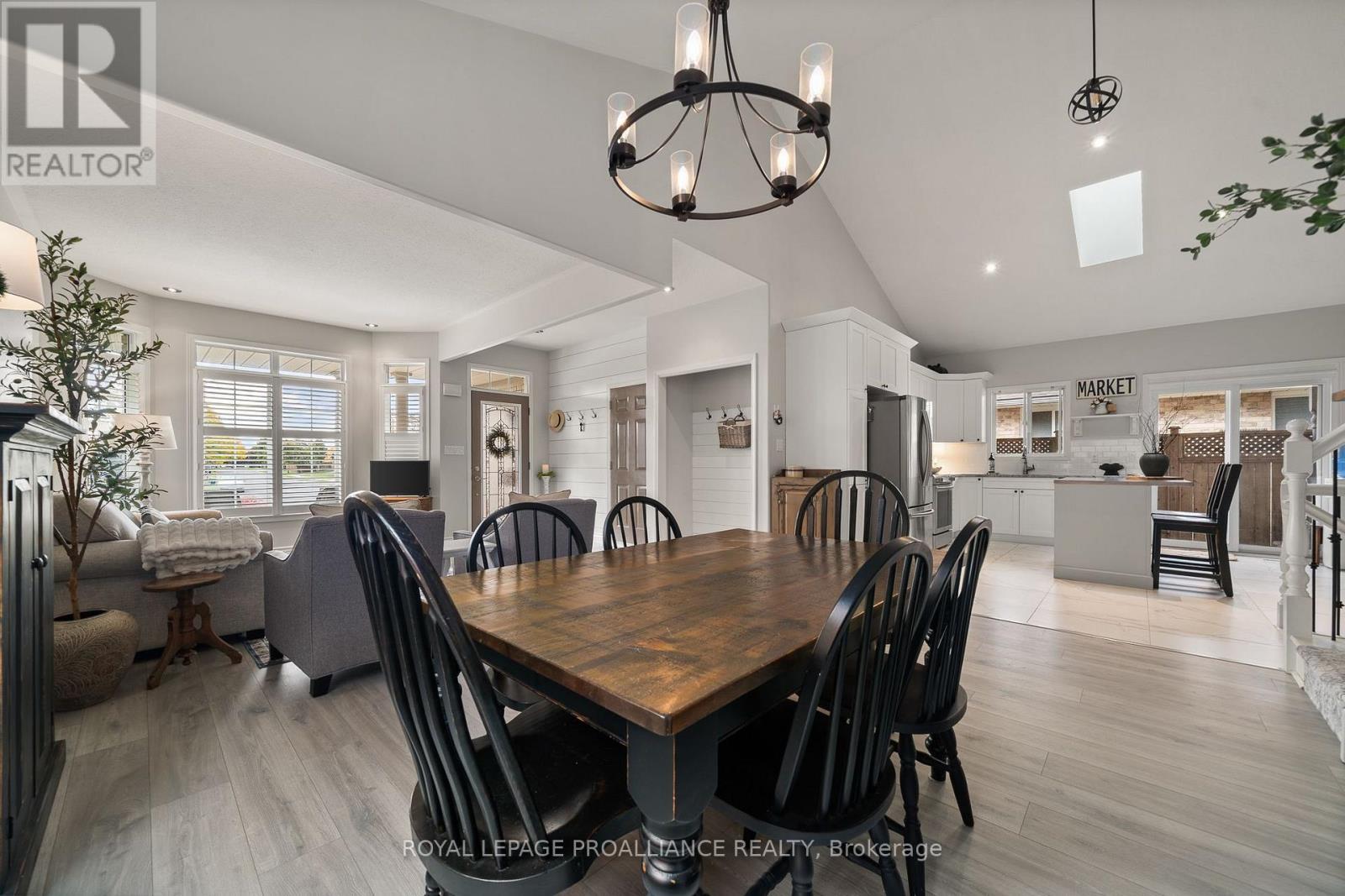 9 Spruce Gardens, Belleville, Ontario  K8N 5W3 - Photo 15 - X12485409