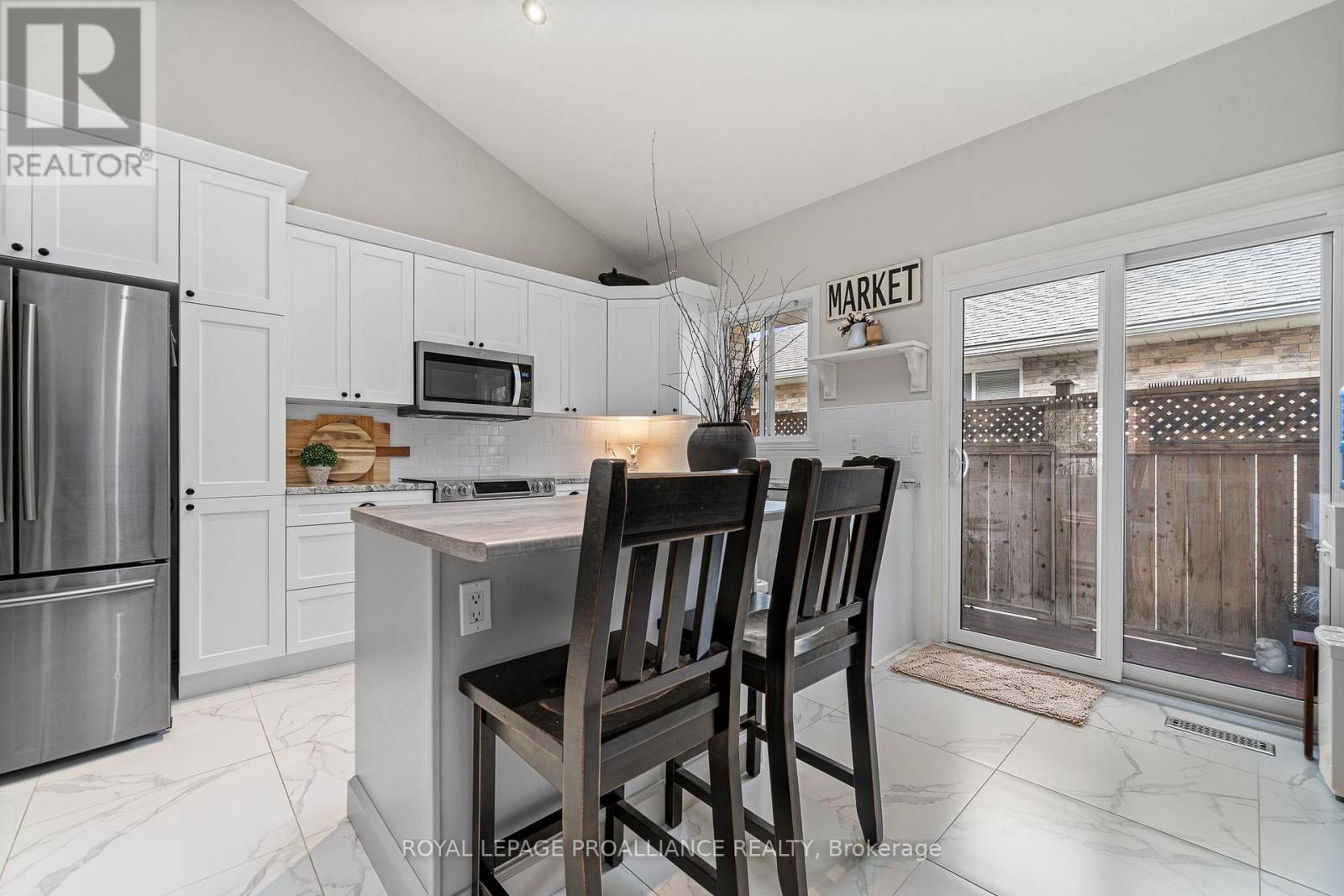 9 Spruce Gardens, Belleville, Ontario  K8N 5W3 - Photo 18 - X12485409