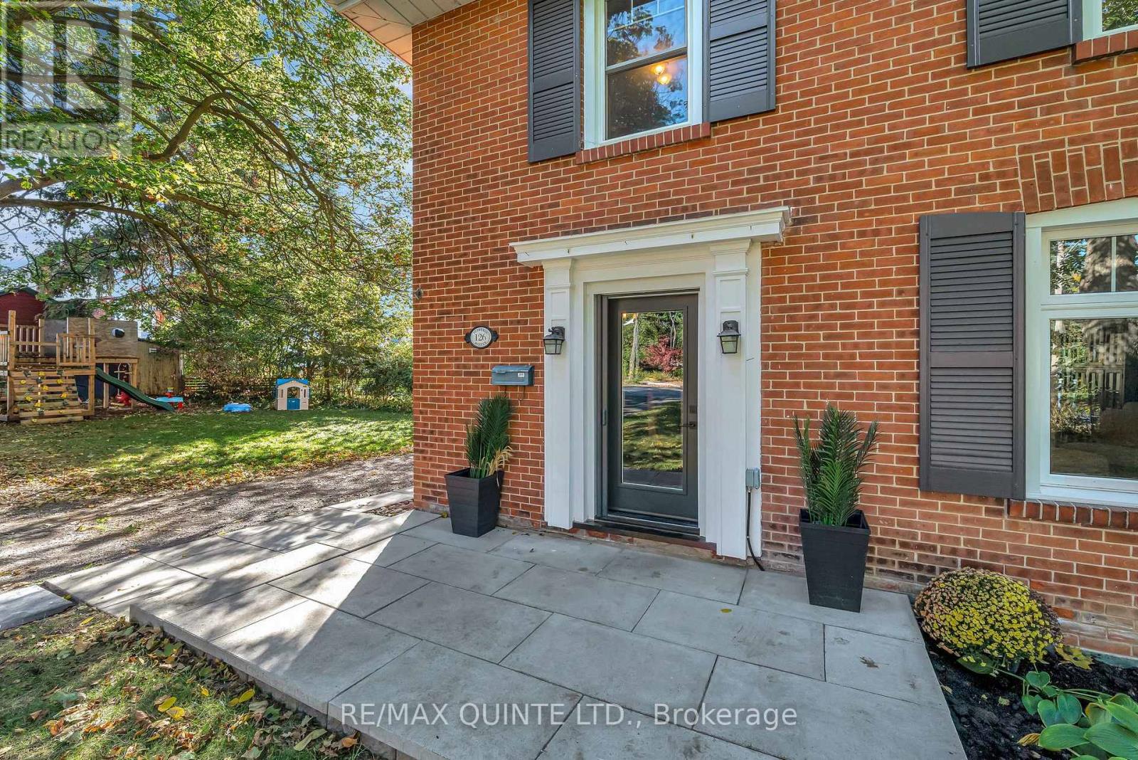 126 Dufferin Avenue, Belleville, Ontario  K8N 3X1 - Photo 5 - X12487762