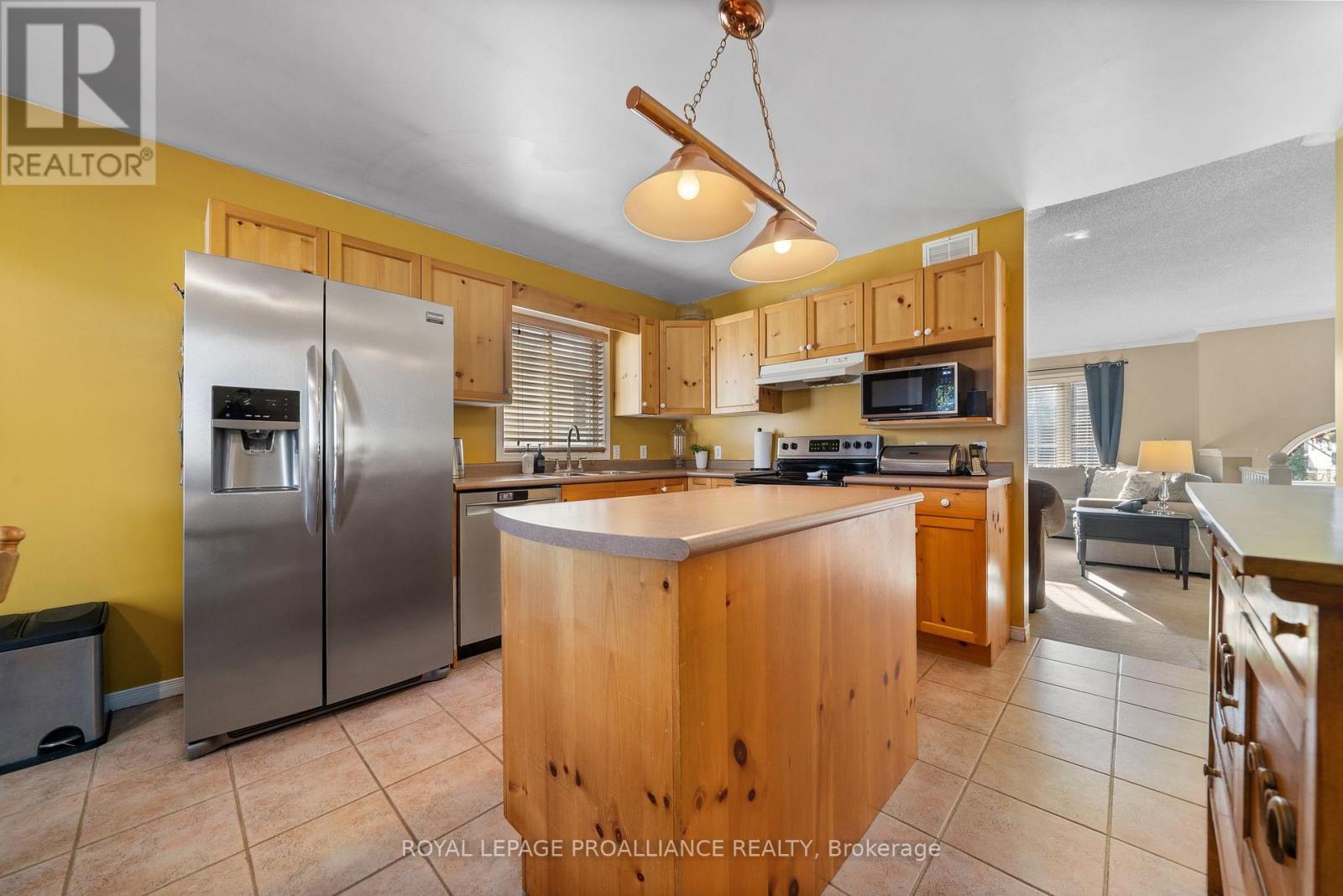 25 Faraday Gardens, Belleville, Ontario  K8P 5J5 - Photo 11 - X12491558