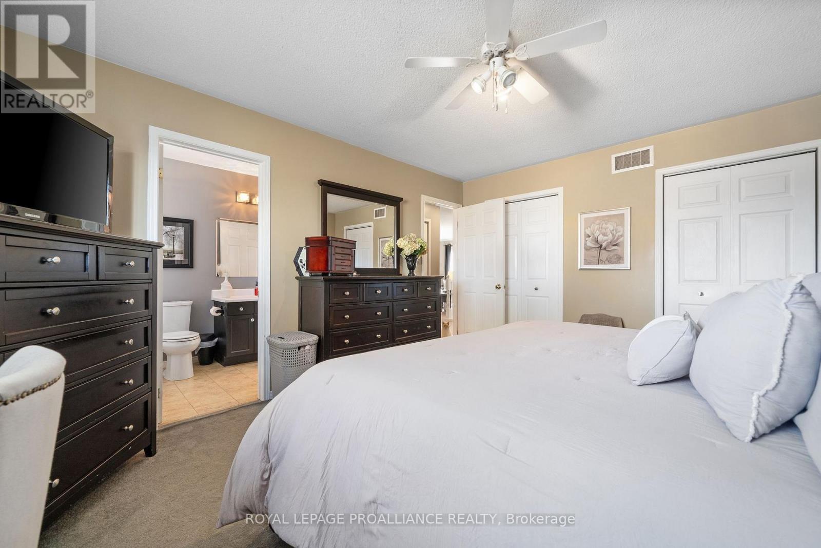 25 Faraday Gardens, Belleville, Ontario  K8P 5J5 - Photo 18 - X12491558