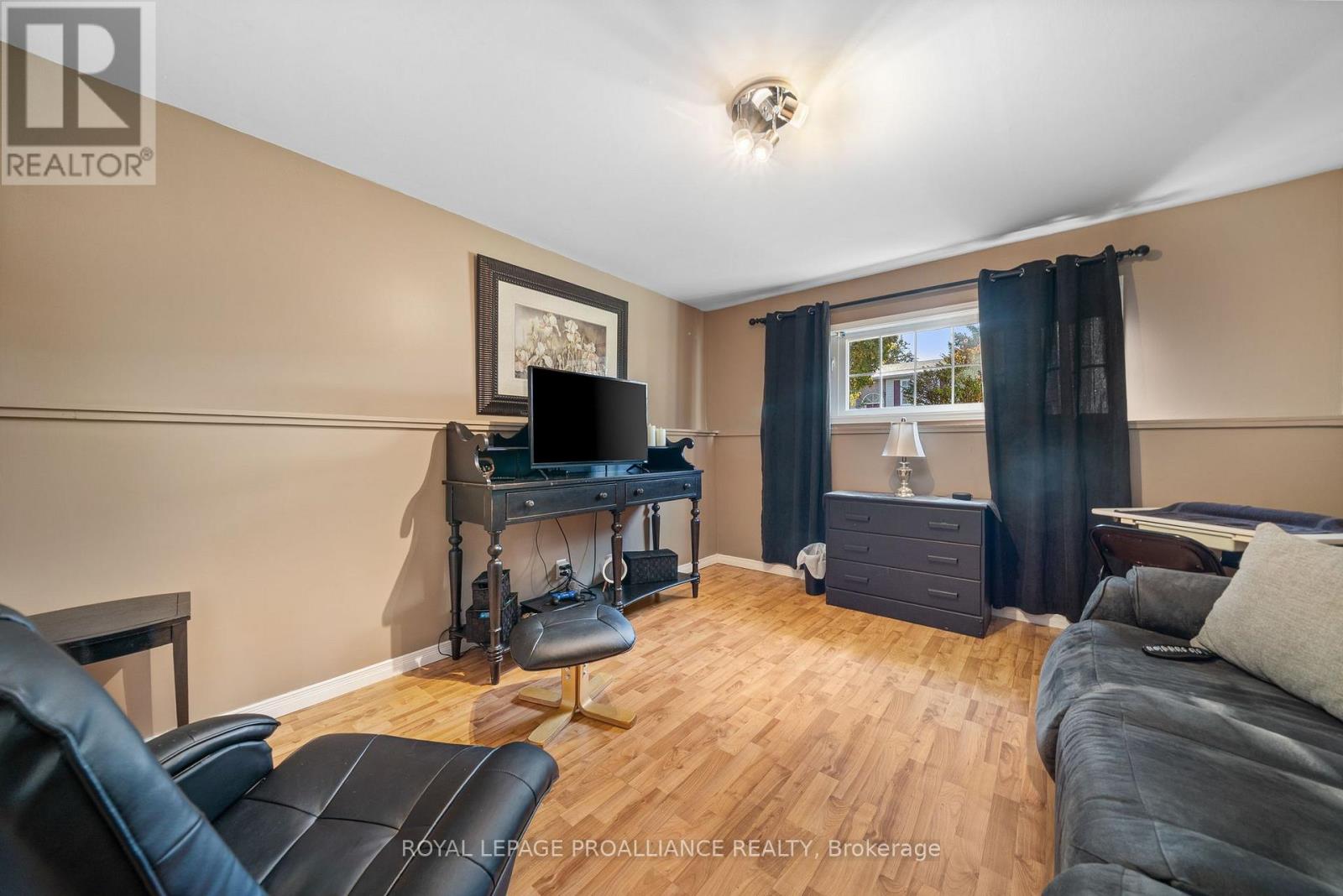 25 Faraday Gardens, Belleville, Ontario  K8P 5J5 - Photo 27 - X12491558