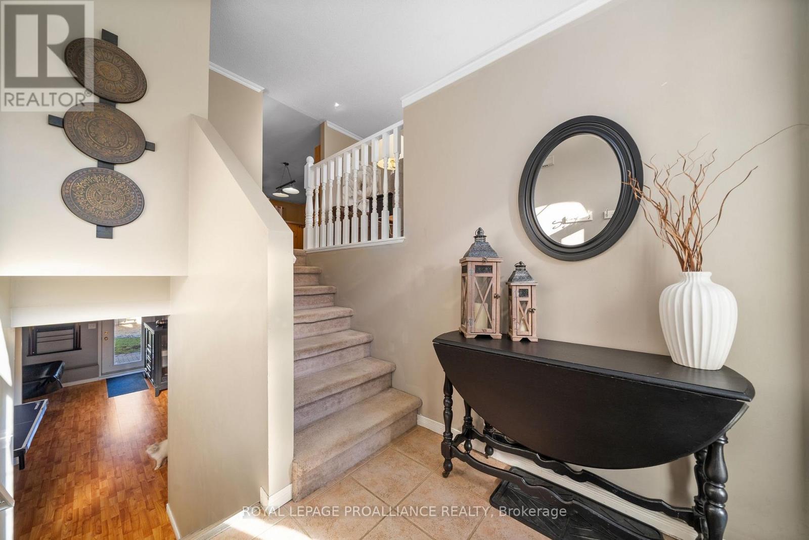 25 Faraday Gardens, Belleville, Ontario  K8P 5J5 - Photo 5 - X12491558