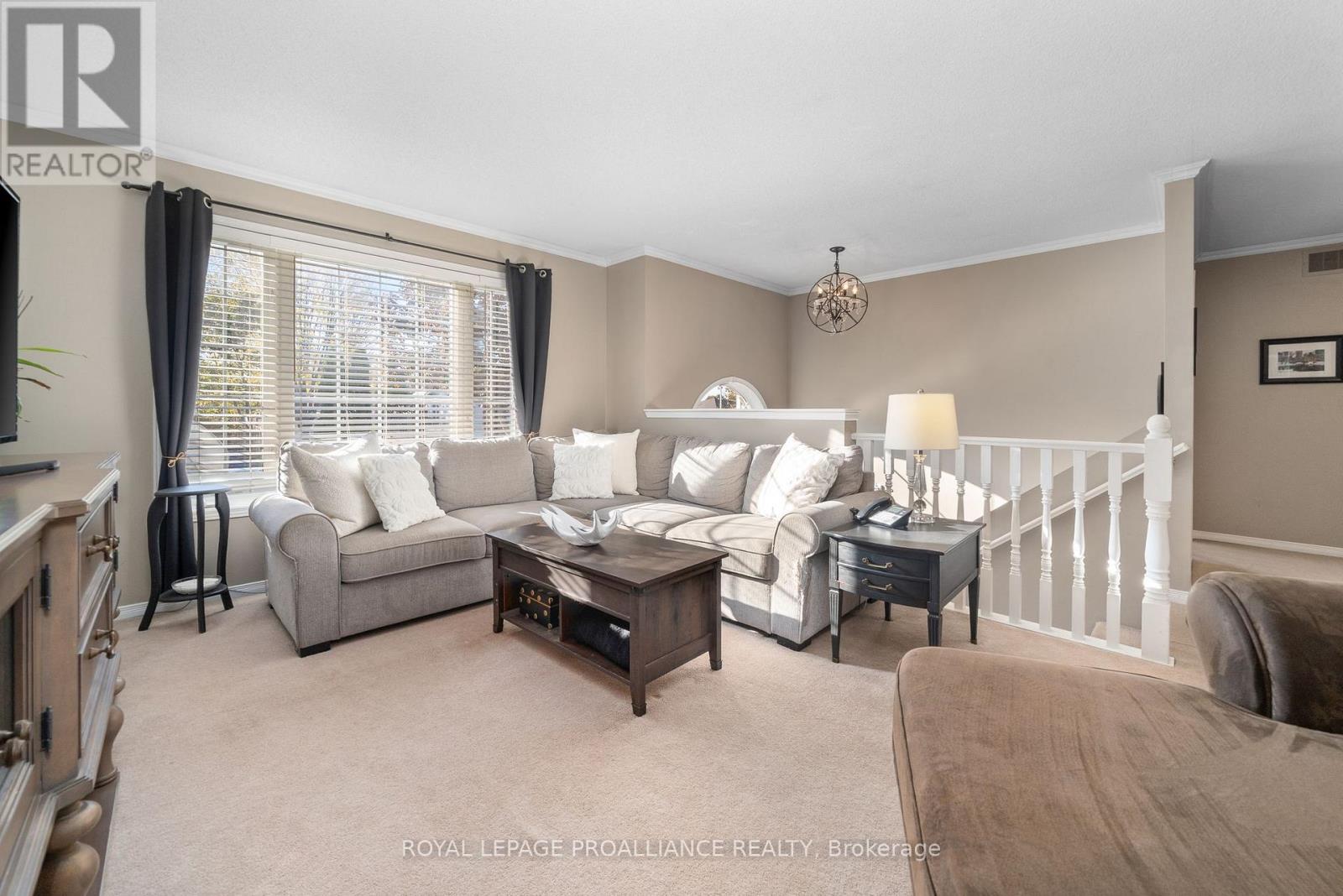 25 Faraday Gardens, Belleville, Ontario  K8P 5J5 - Photo 6 - X12491558