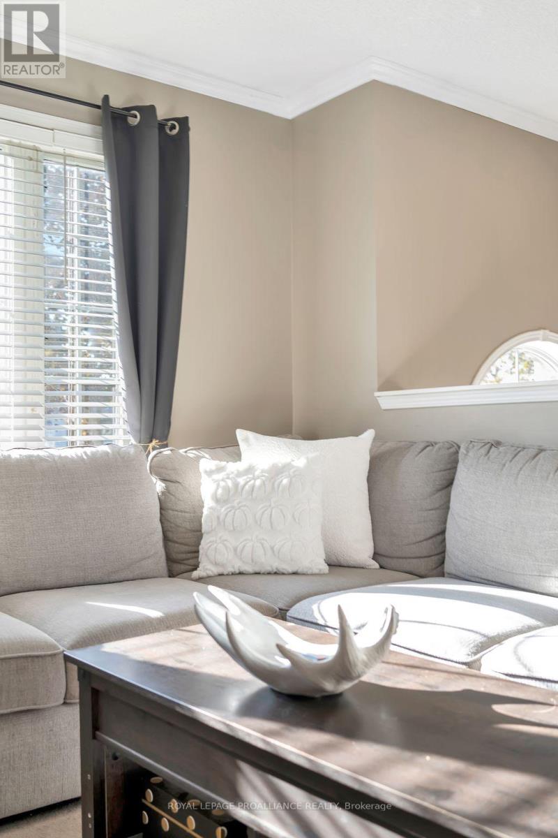 25 Faraday Gardens, Belleville, Ontario  K8P 5J5 - Photo 7 - X12491558