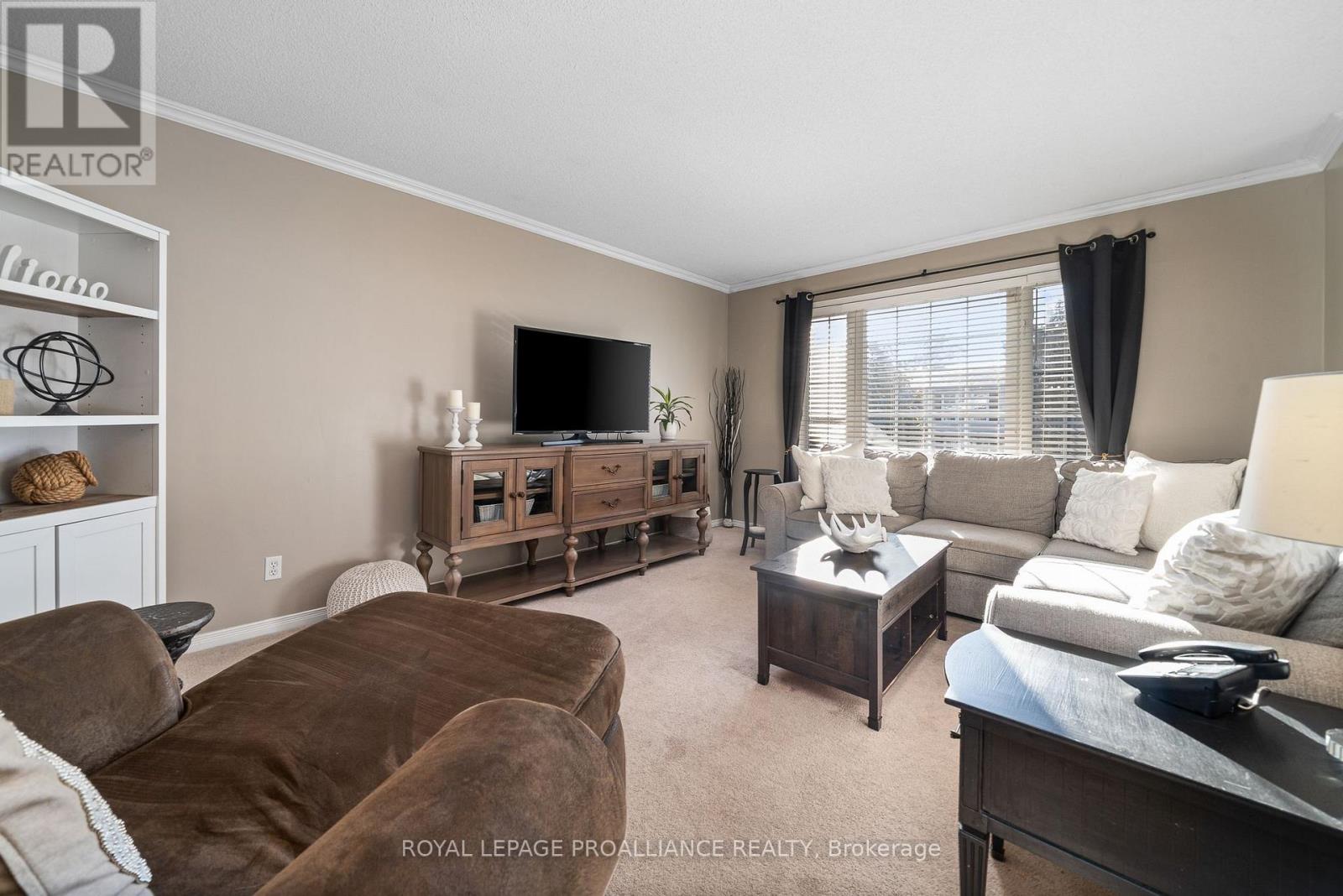 25 Faraday Gardens, Belleville, Ontario  K8P 5J5 - Photo 8 - X12491558