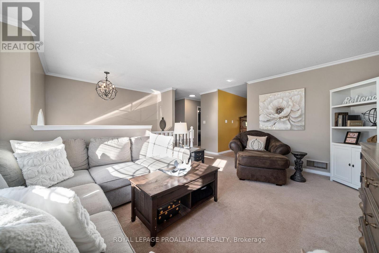 25 Faraday Gardens, Belleville, Ontario  K8P 5J5 - Photo 9 - X12491558