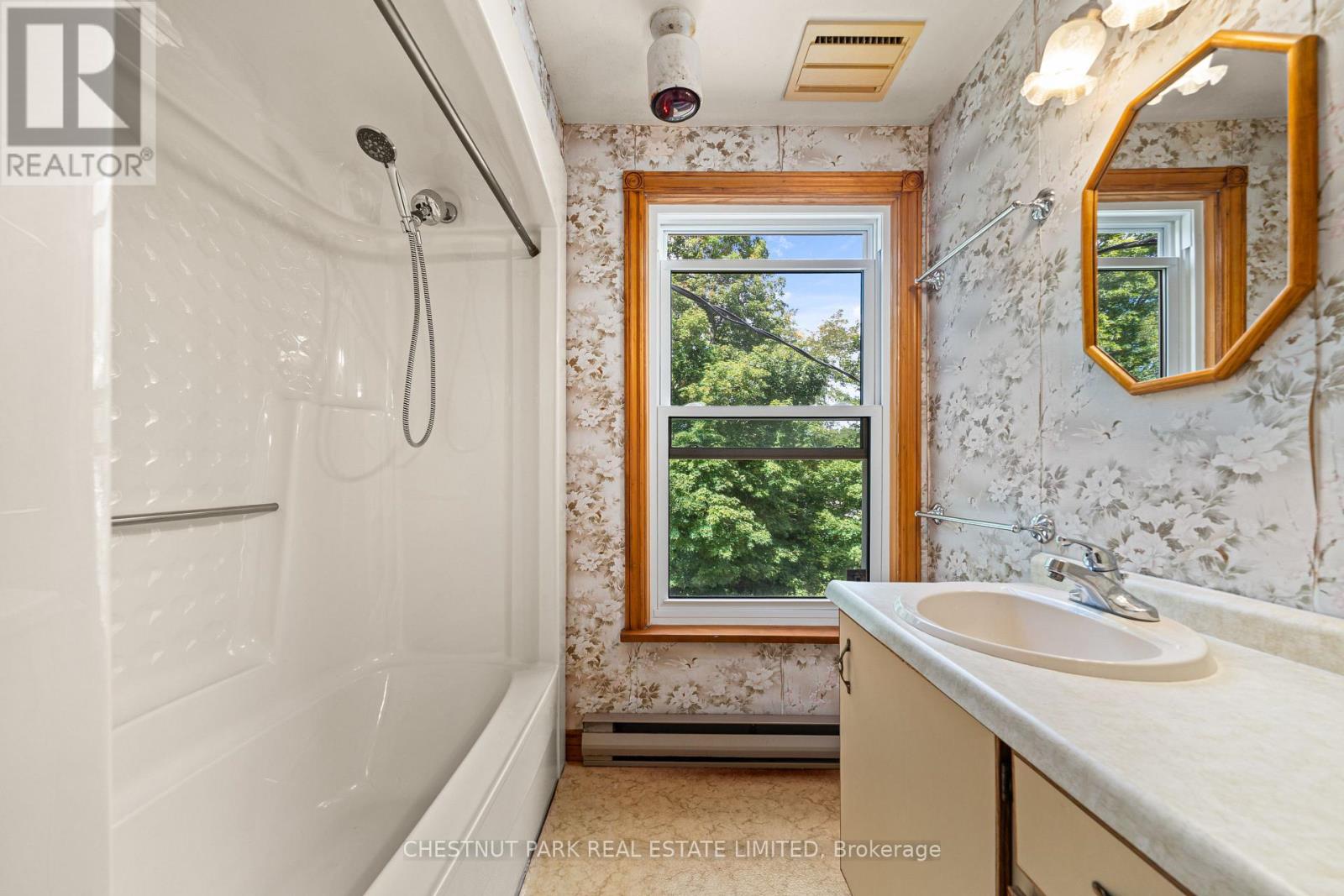 385 Bloomfield Main Street, Prince Edward County, Ontario  K0K 1G0 - Photo 19 - X12492286