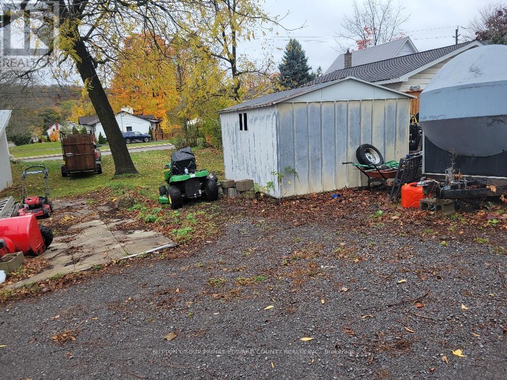 11 Low Street, Prince Edward County, Ontario  K0K 2T0 - Photo 21 - X12496534