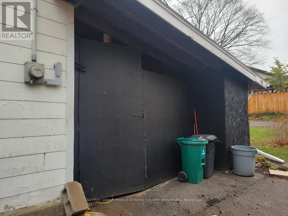 11 Low Street, Prince Edward County, Ontario  K0K 2T0 - Photo 24 - X12496534