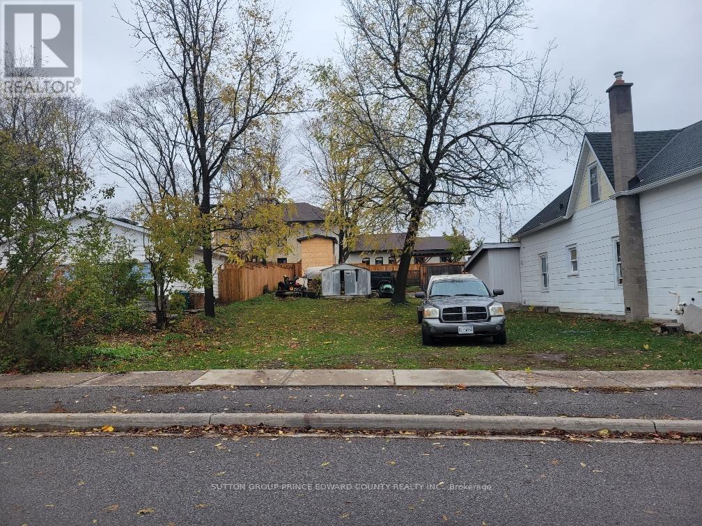 11 Low Street, Prince Edward County, Ontario  K0K 2T0 - Photo 3 - X12496534