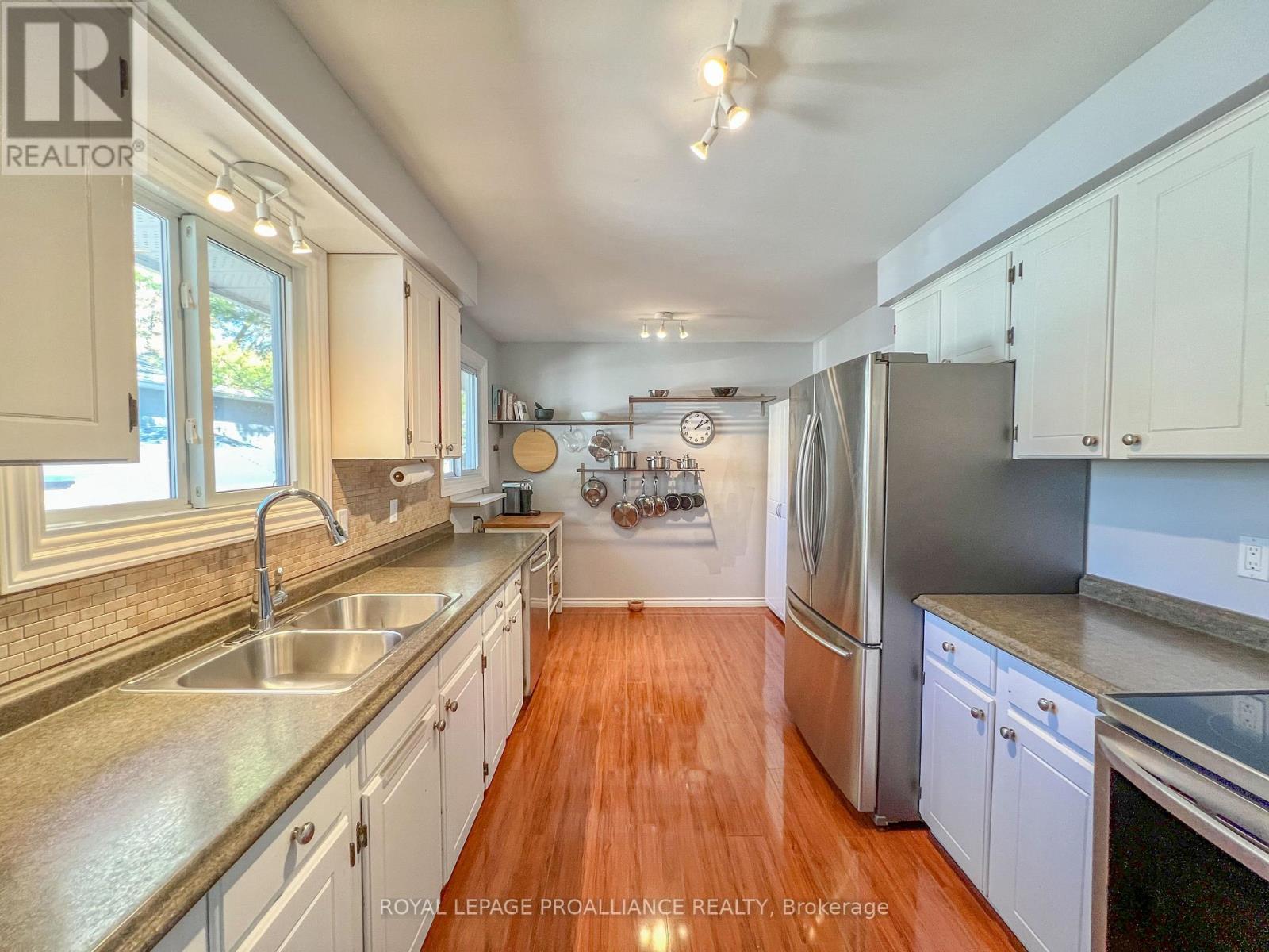 157 Singleton Drive, Belleville, Ontario  K8N 5H4 - Photo 7 - X12497720