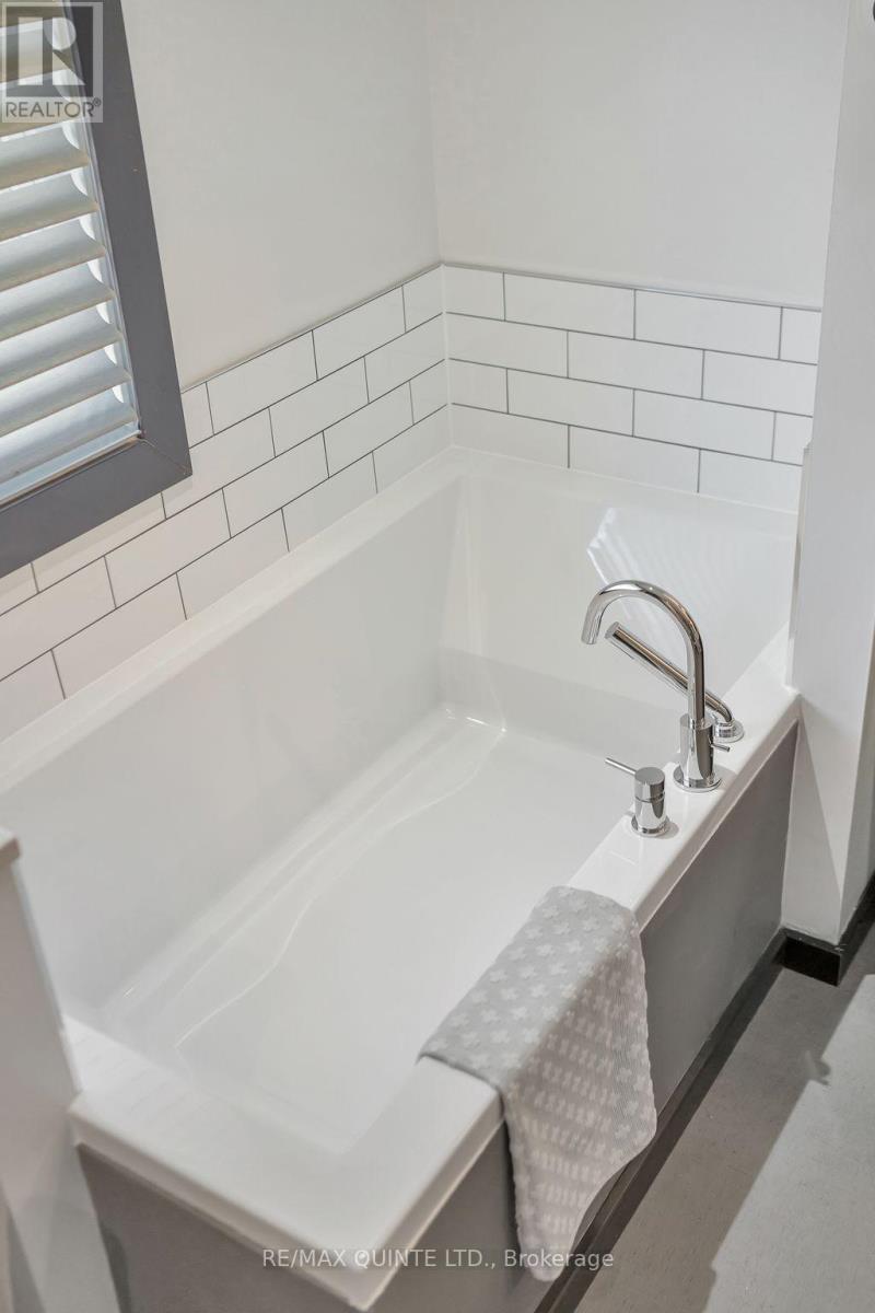 100 Bay Breeze Street, Prince Edward County, Ontario  K8N 0L4 - Photo 25 - X12502676