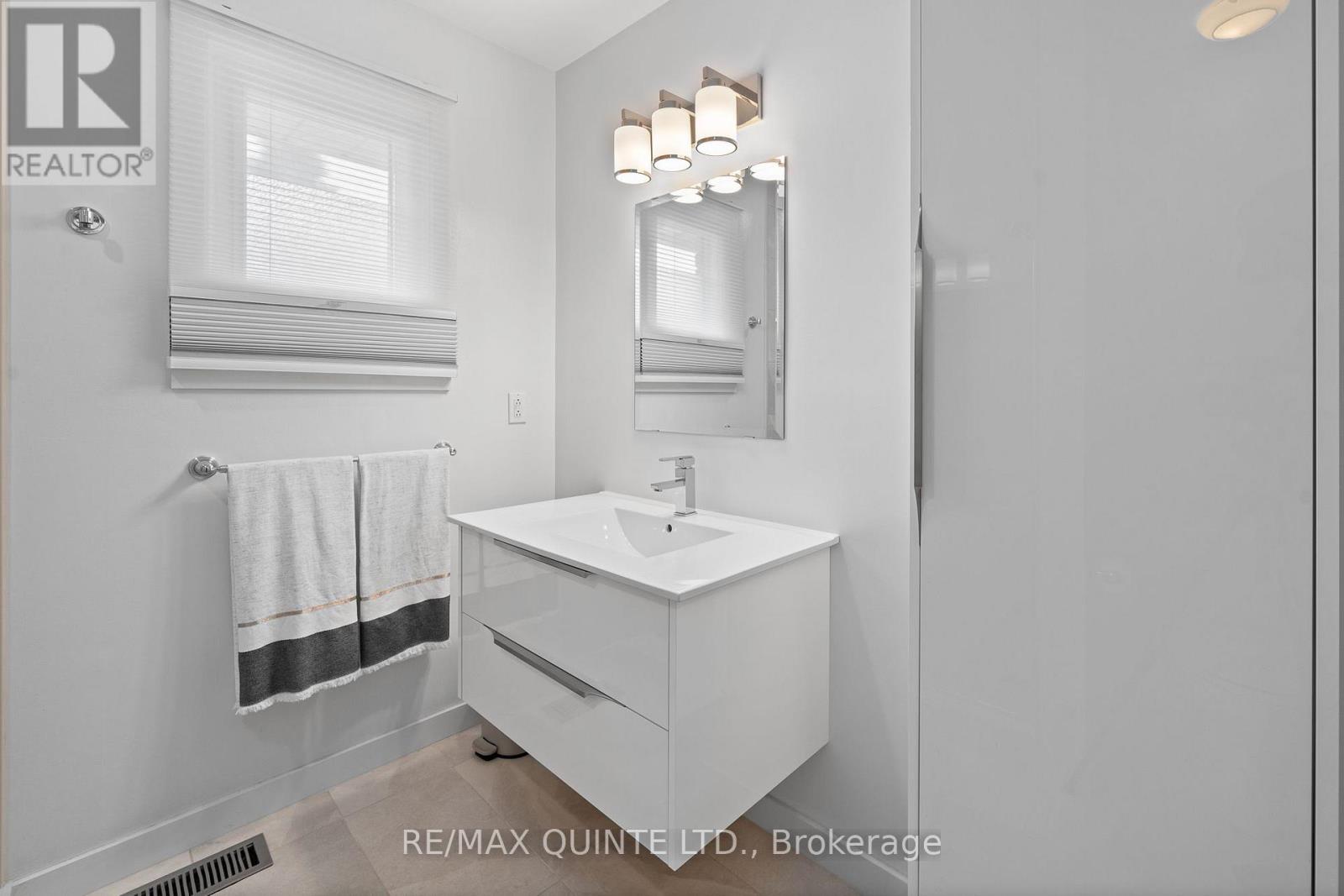 100 Bay Breeze Street, Prince Edward County, Ontario  K8N 0L4 - Photo 30 - X12502676