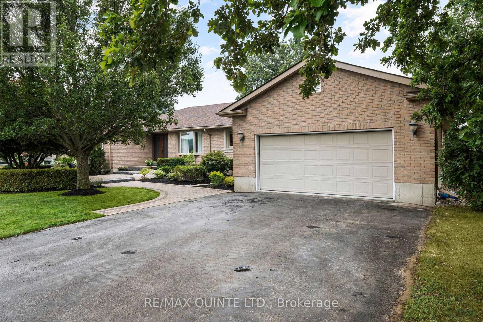 100 Bay Breeze Street, Prince Edward County, Ontario  K8N 0L4 - Photo 5 - X12502676