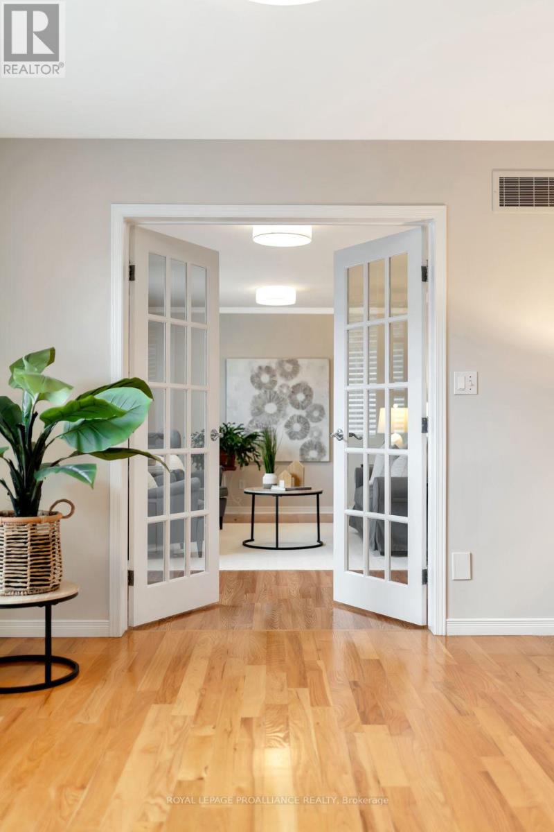 8 Linden Lane, Belleville, Ontario  K8N 5W9 - Photo 11 - X12503154