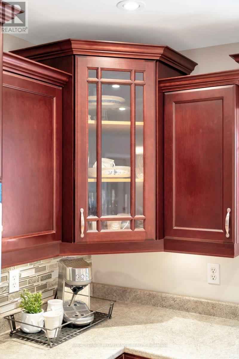 8 Linden Lane, Belleville, Ontario  K8N 5W9 - Photo 17 - X12503154