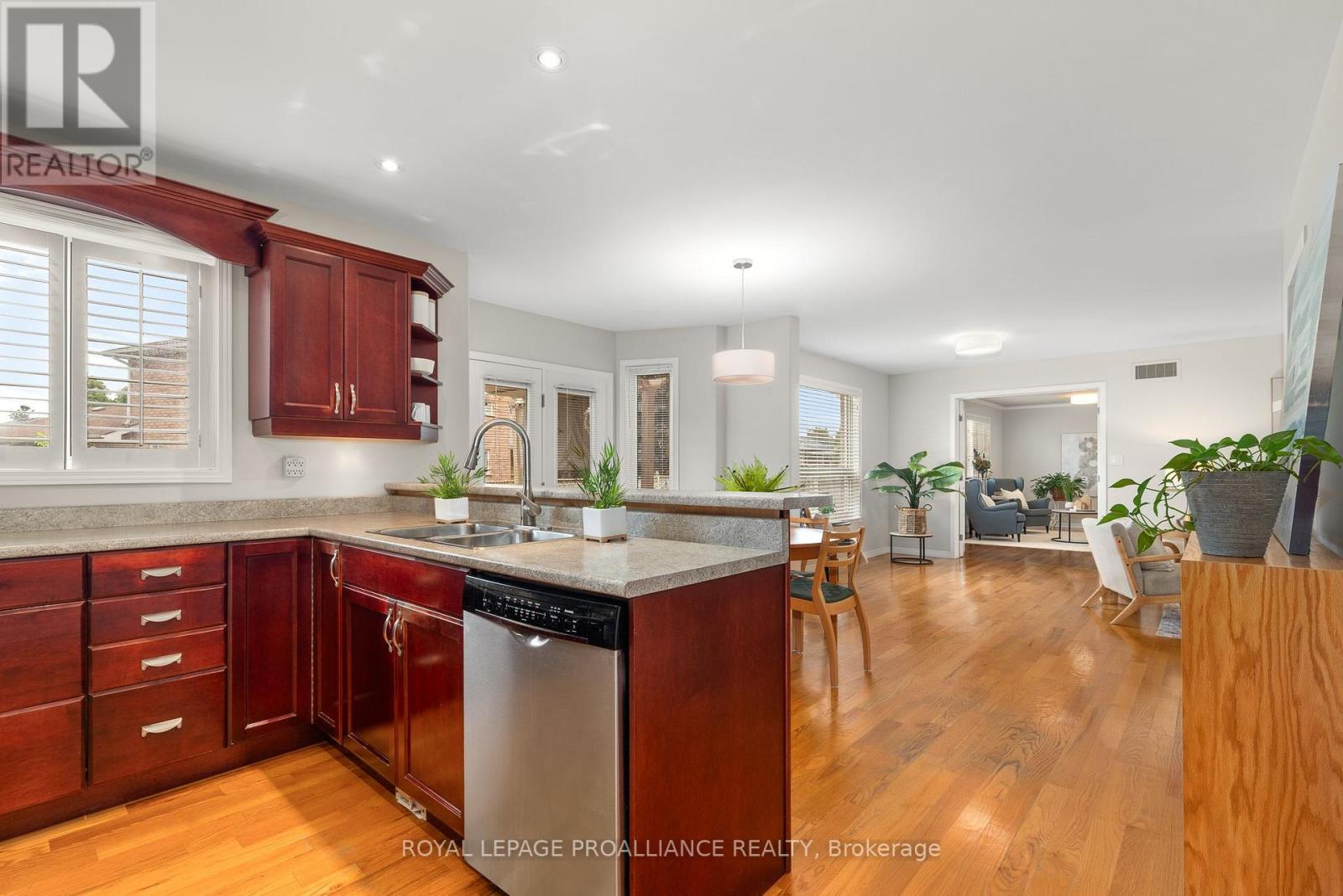 8 Linden Lane, Belleville, Ontario  K8N 5W9 - Photo 18 - X12503154