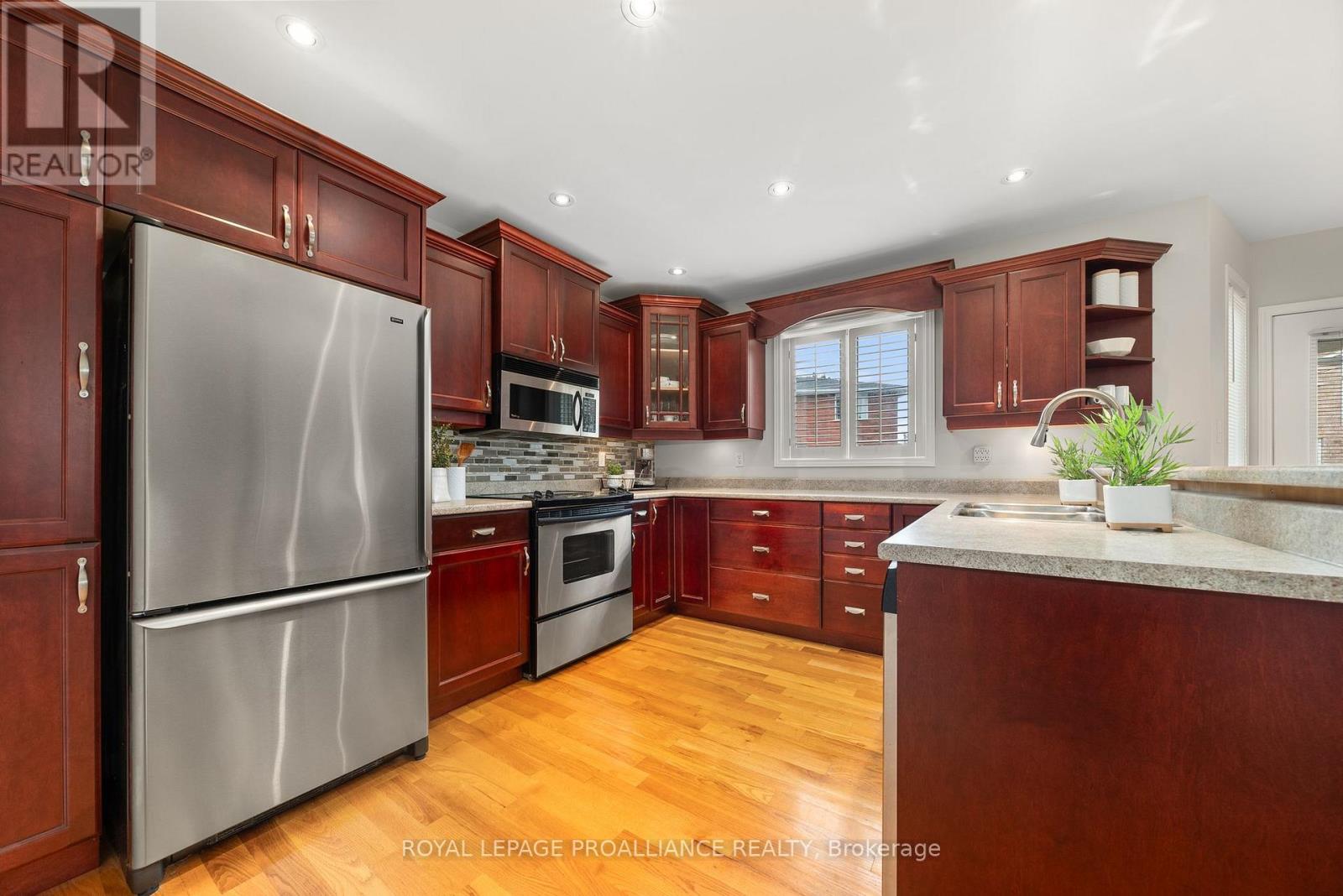 8 Linden Lane, Belleville, Ontario  K8N 5W9 - Photo 21 - X12503154