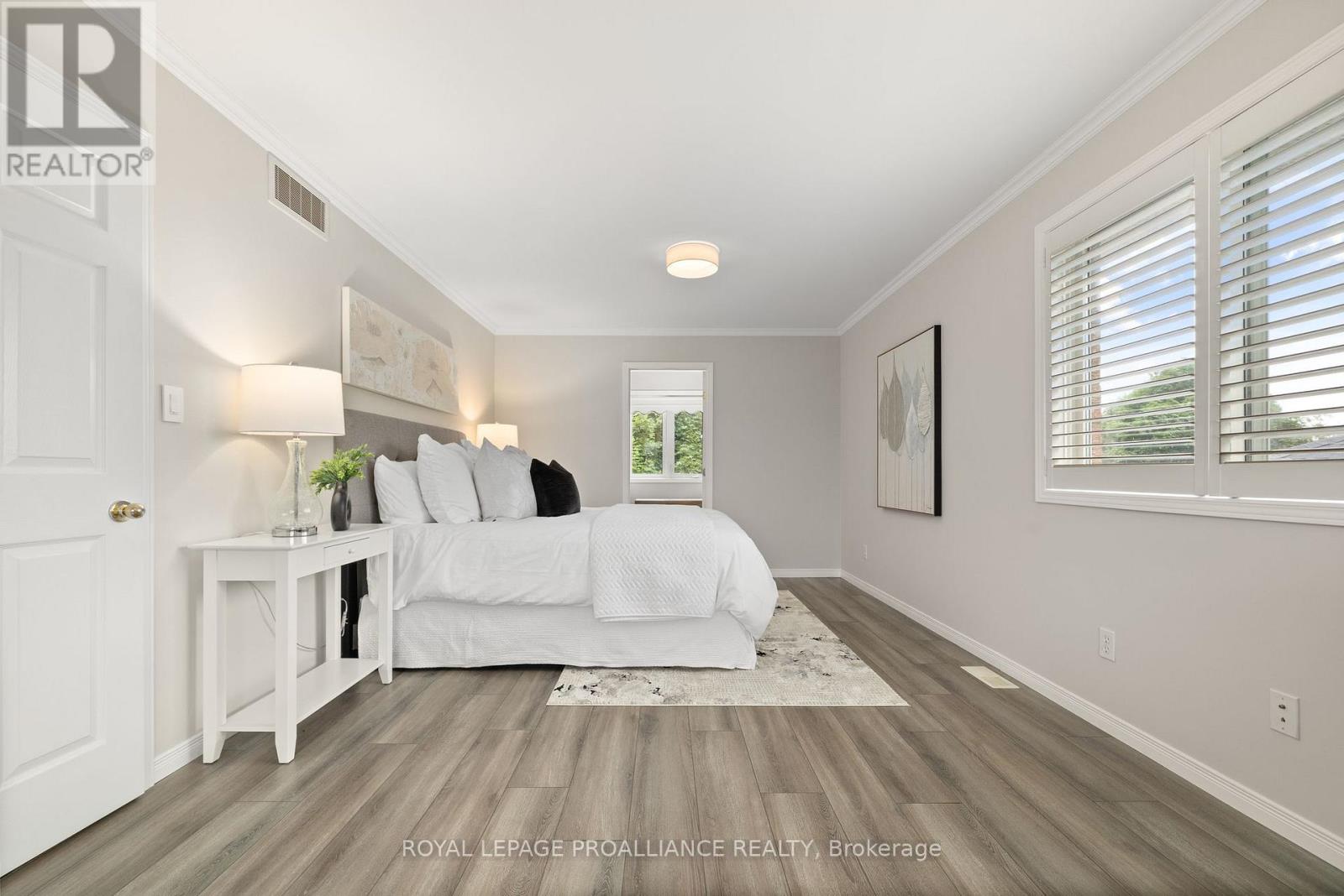 8 Linden Lane, Belleville, Ontario  K8N 5W9 - Photo 30 - X12503154