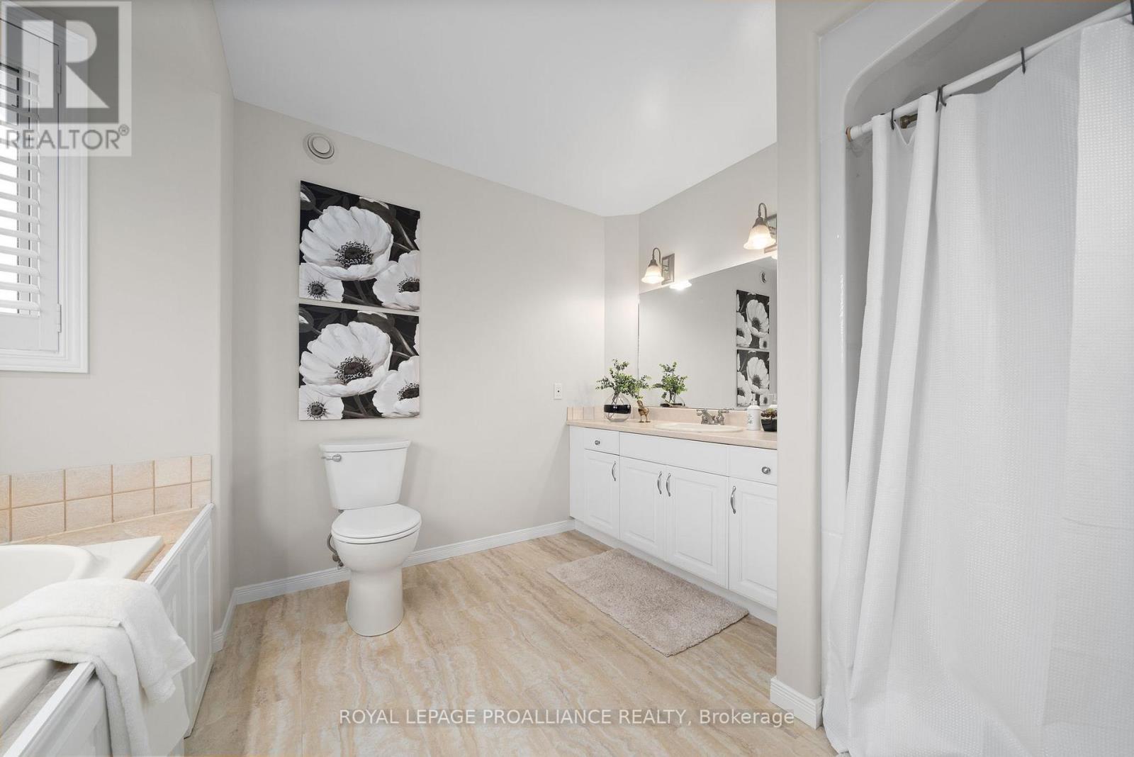 8 Linden Lane, Belleville, Ontario  K8N 5W9 - Photo 35 - X12503154