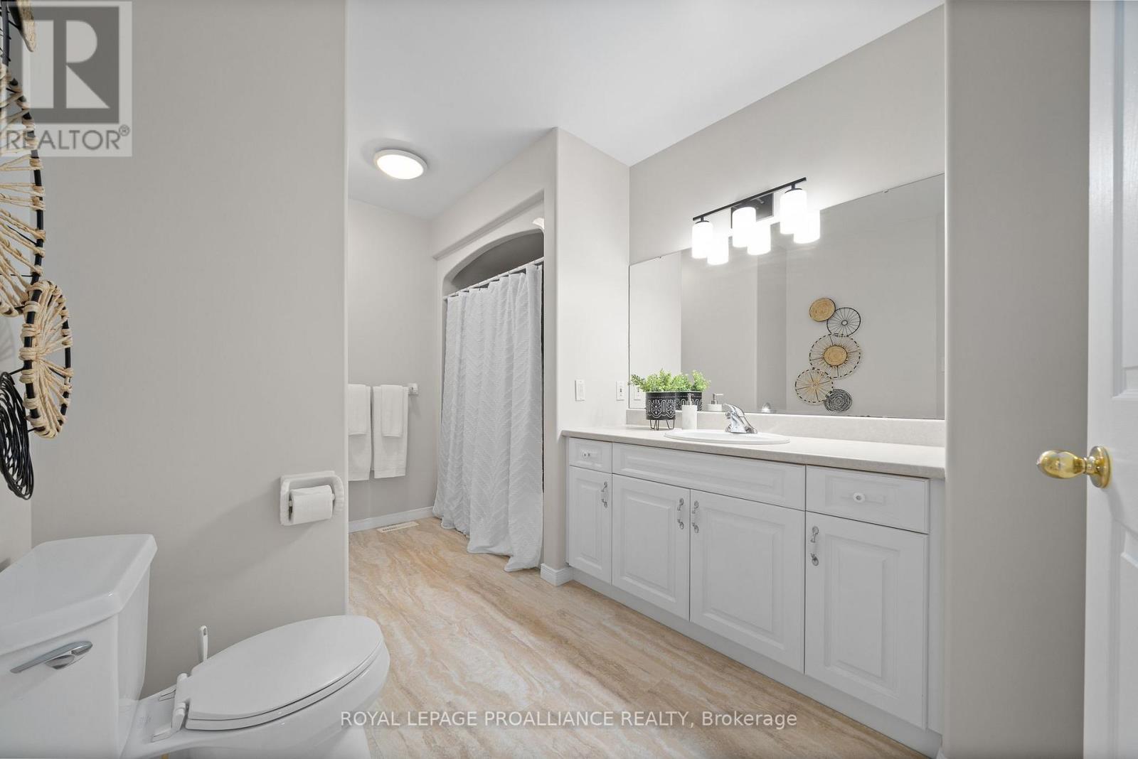 8 Linden Lane, Belleville, Ontario  K8N 5W9 - Photo 39 - X12503154