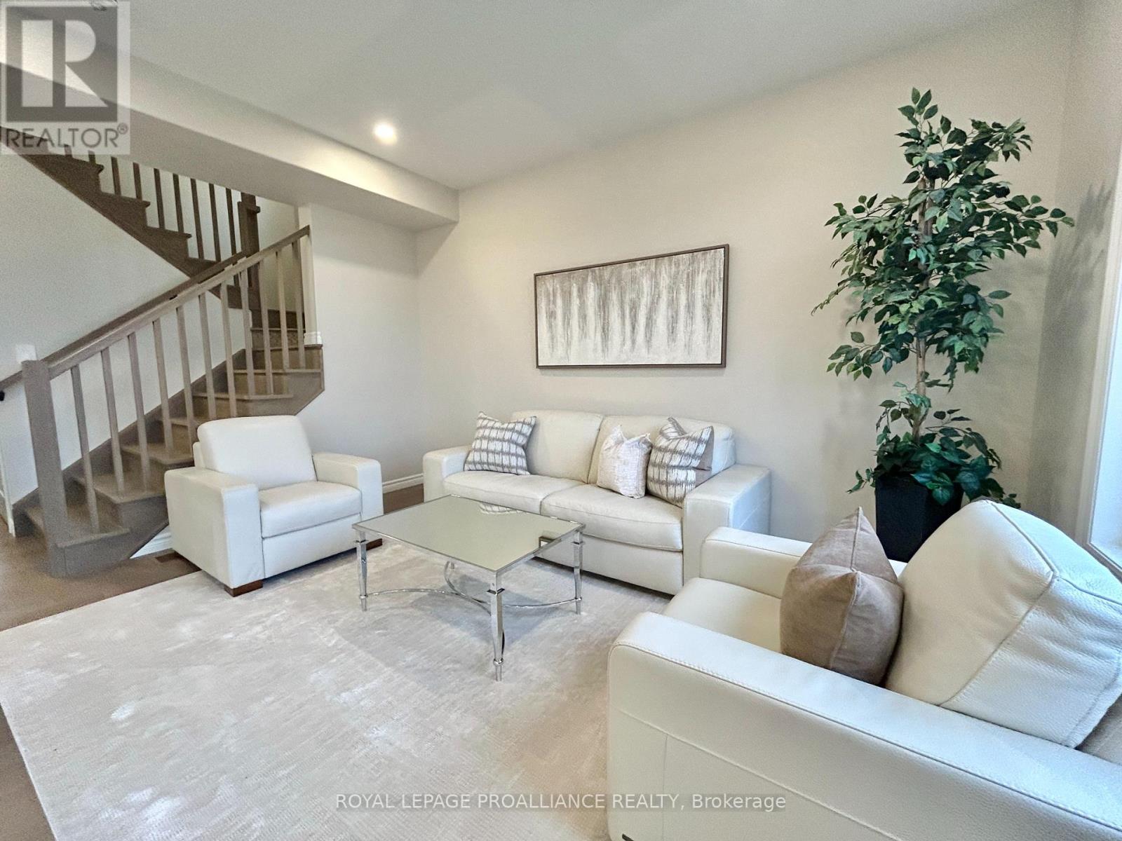 16 Peace River Street, Belleville, Ontario  K8N 0V6 - Photo 5 - X12504848