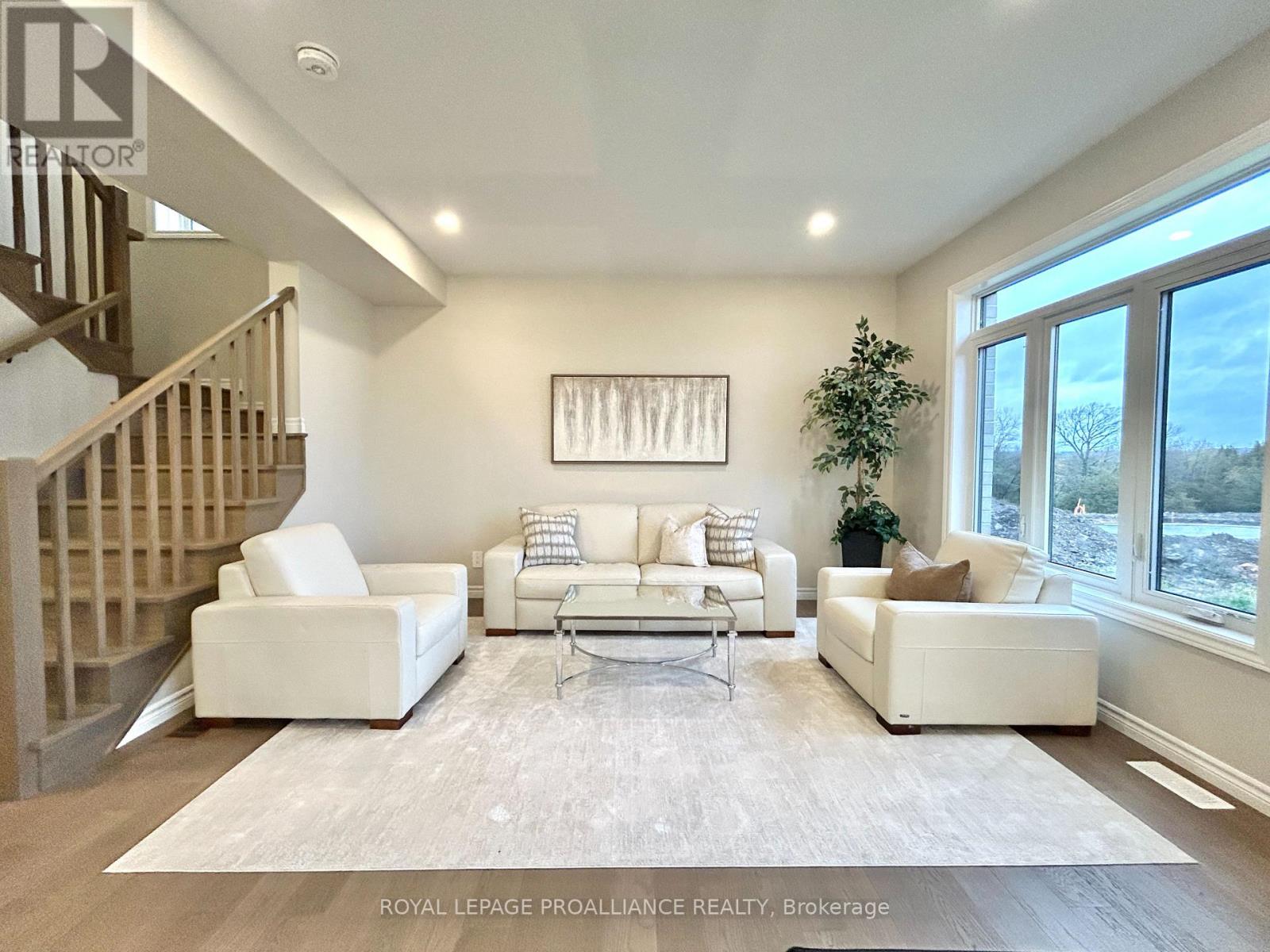 16 Peace River Street, Belleville, Ontario  K8N 0V6 - Photo 6 - X12504848