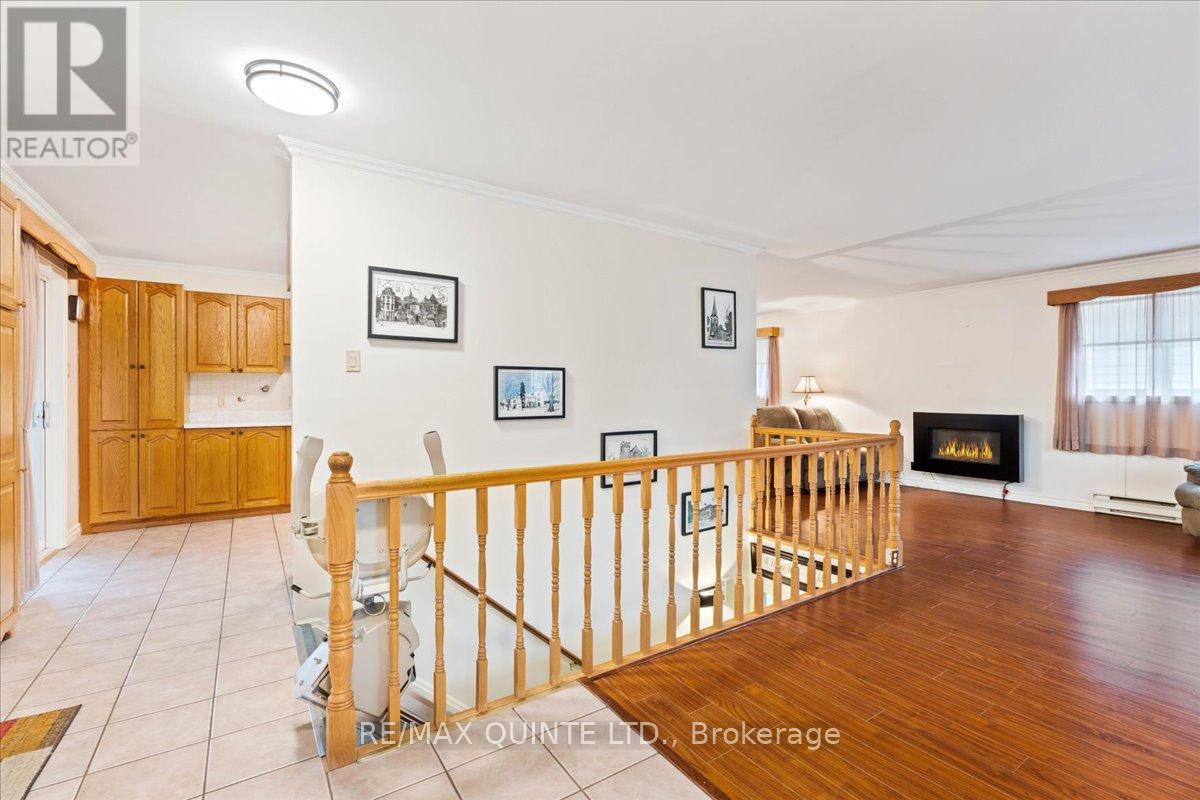 16 Maple Avenue, Prince Edward County, Ontario  K0K 2T0 - Photo 5 - X12512476