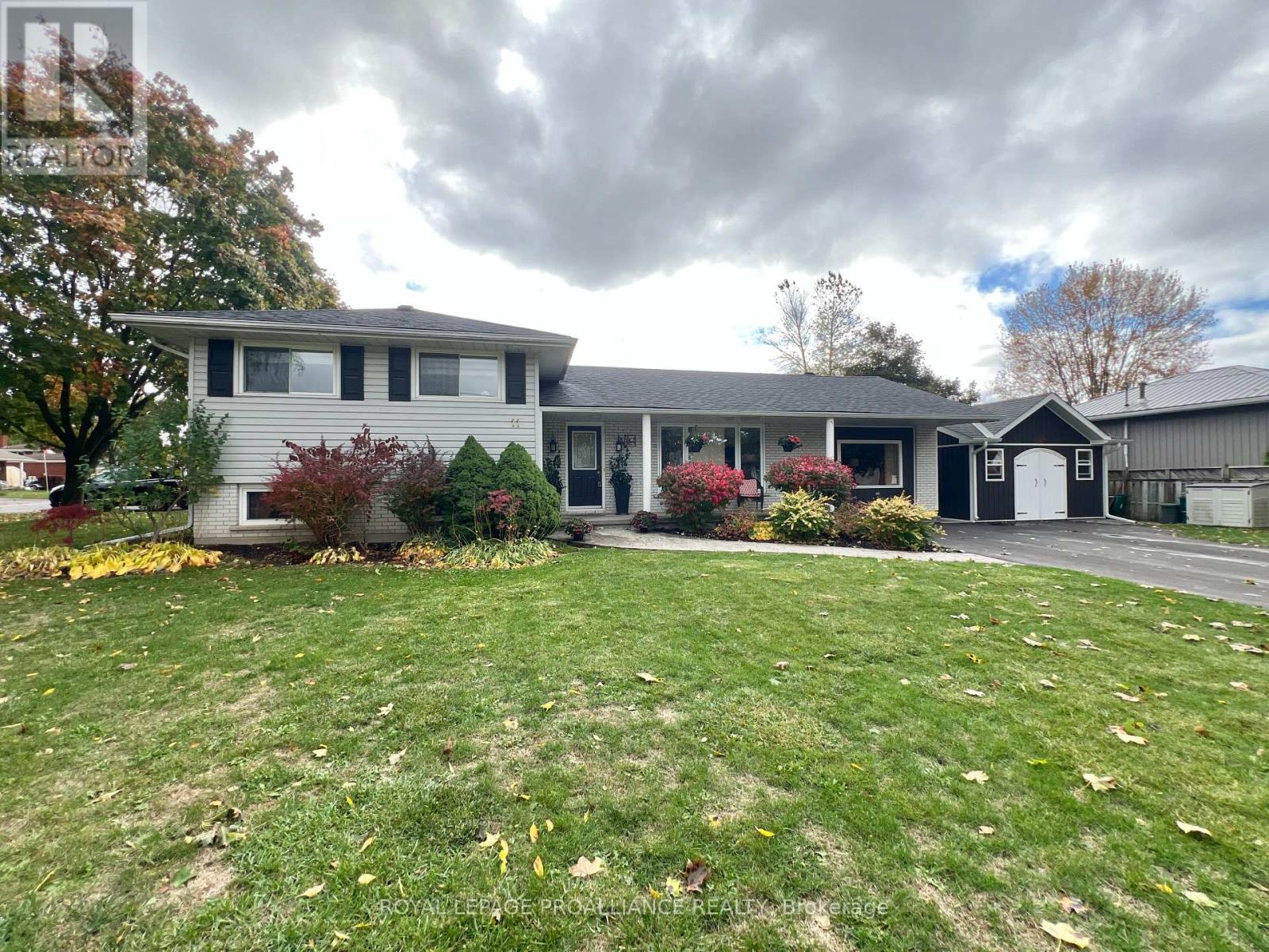 11 STAVEBANK ROAD, Belleville, Ontario