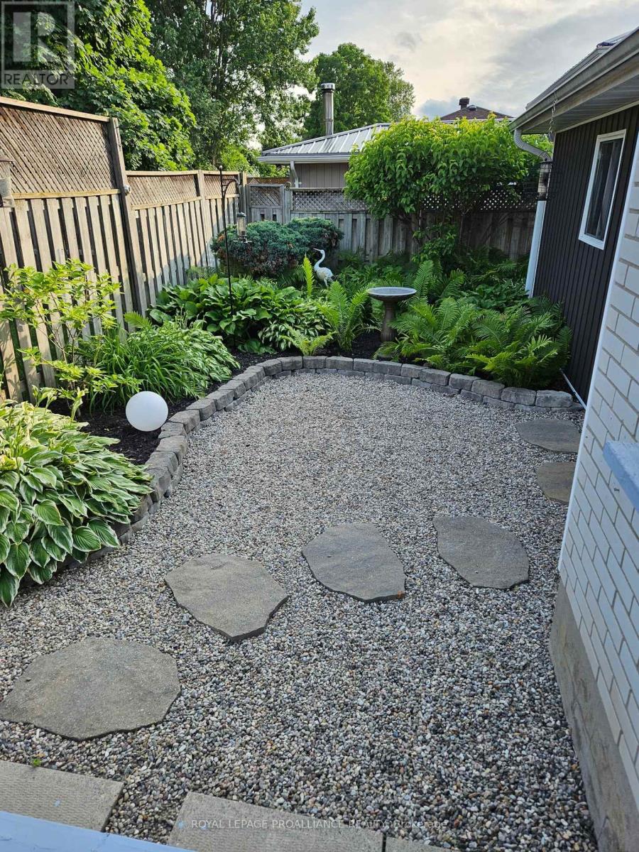 11 Stavebank Road, Belleville, Ontario  K8P 2N7 - Photo 21 - X12513568